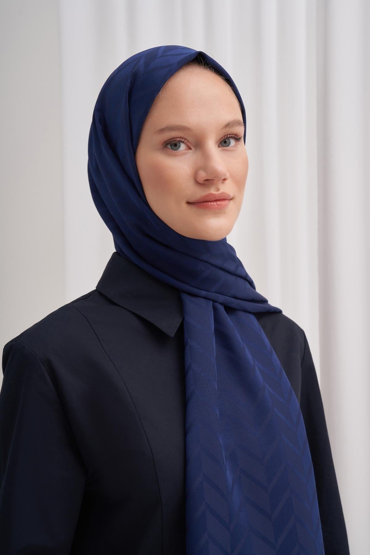 Diamond Pattern Cotton-Silk Scarf with Deep Blue