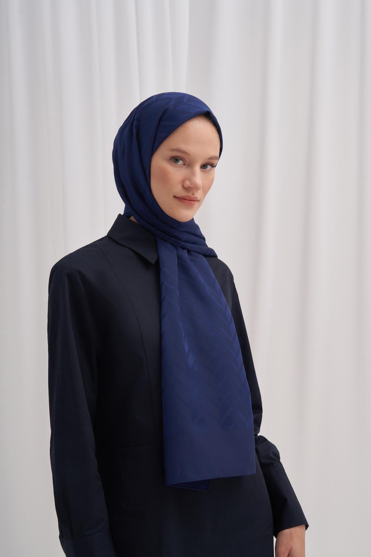 Diamond Pattern Cotton-Silk Scarf with Deep Blue