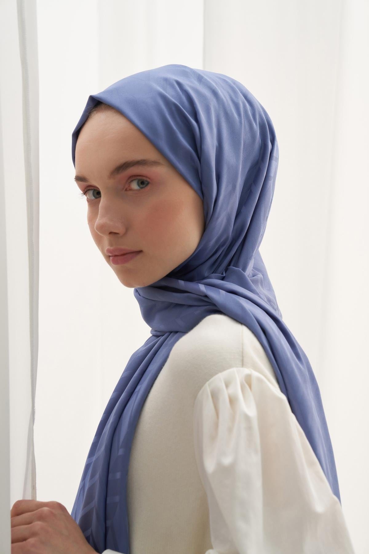 diamond-pattern-cotton-silk-scarf-with-denim-blue-2426.jpg