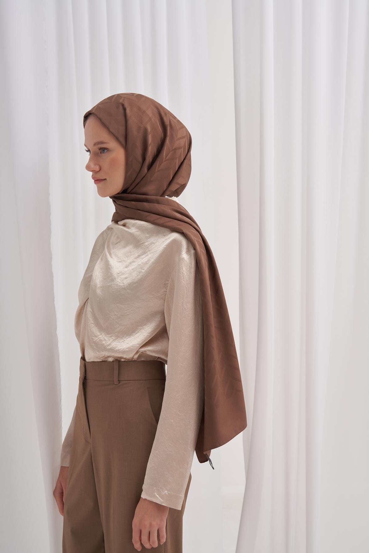 Diamond Pattern Cotton-Silk Scarf with Dusty Brown