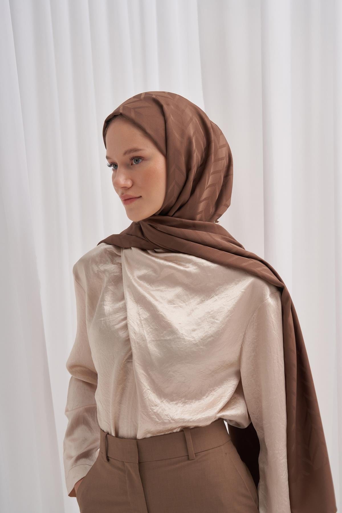 Diamond Pattern Cotton-Silk Scarf with Dusty Brown