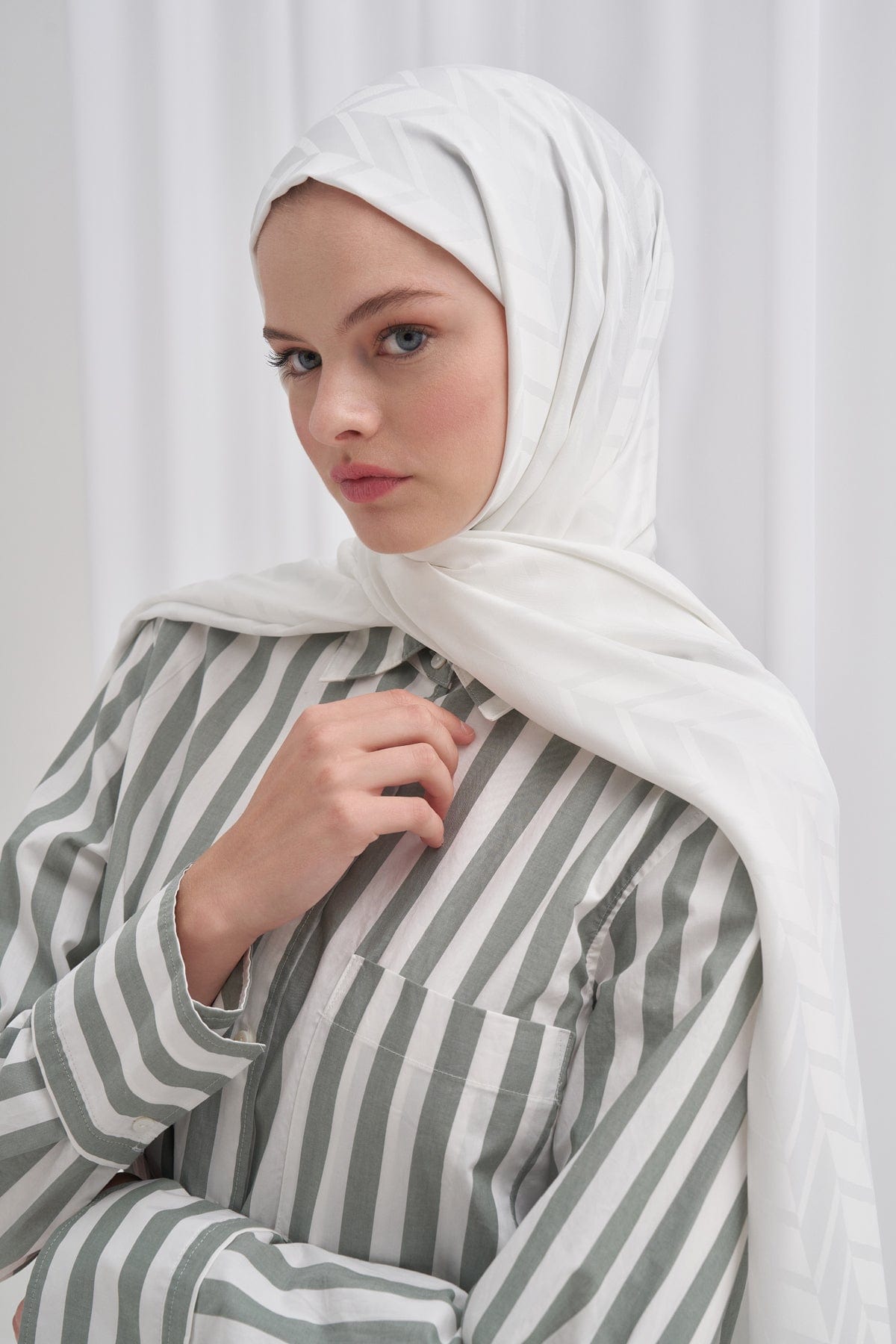 Diamond Pattern Cotton-Silk Scarf with Ecru