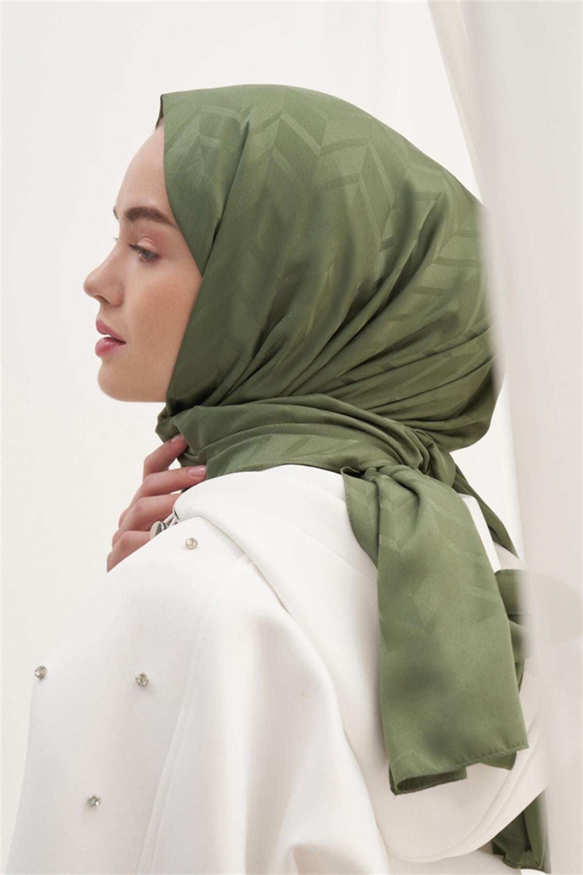 Diamond Pattern Cotton-Silk Scarf with Evergreen