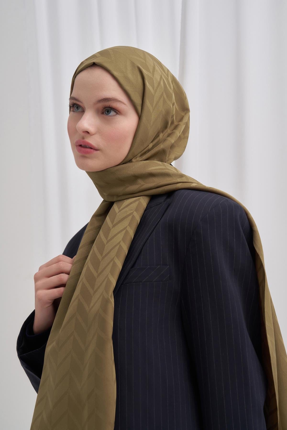 diamond-pattern-cotton-silk-scarf-with-hazel-2534.jpg