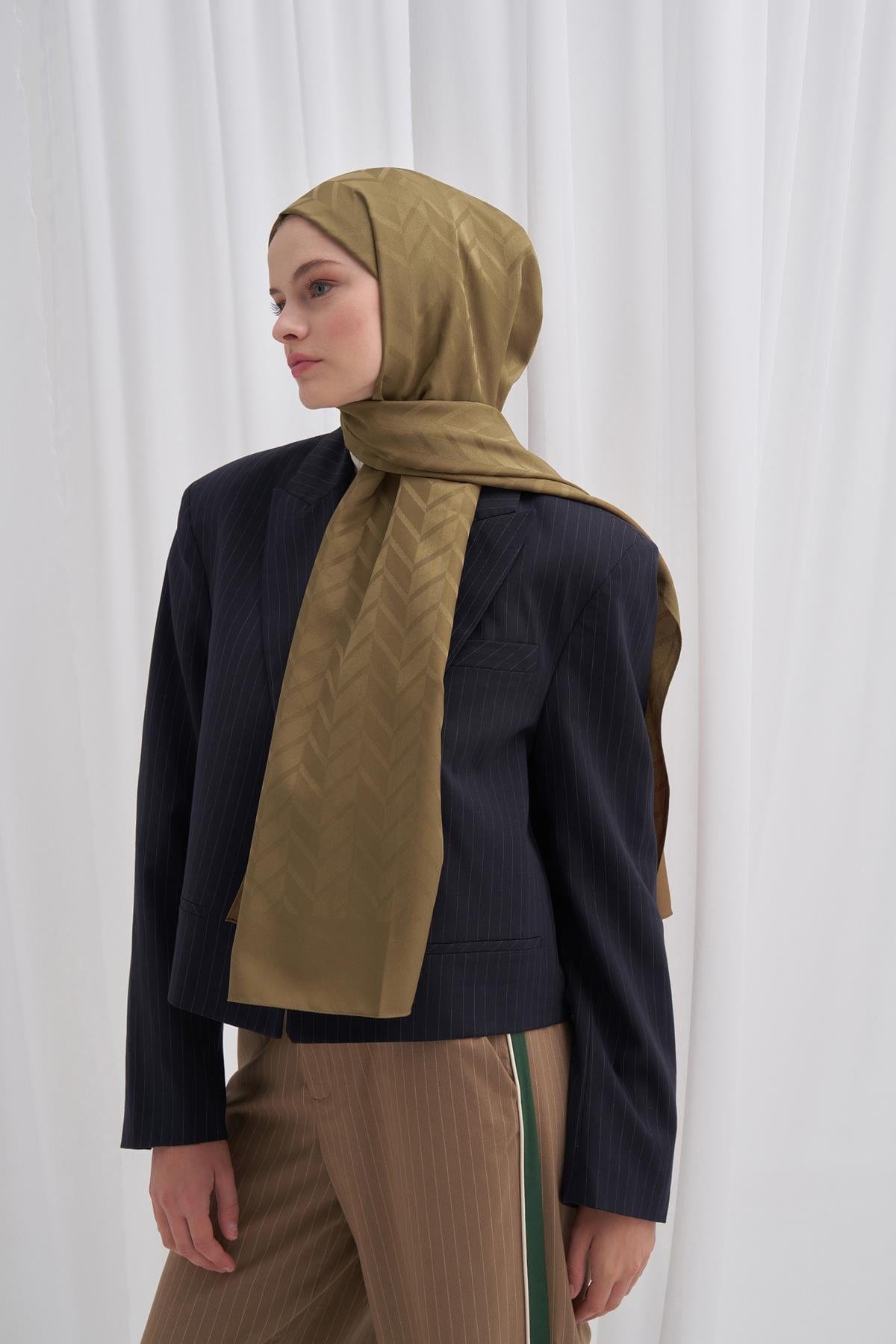 diamond-pattern-cotton-silk-scarf-with-hazel-2535.jpg