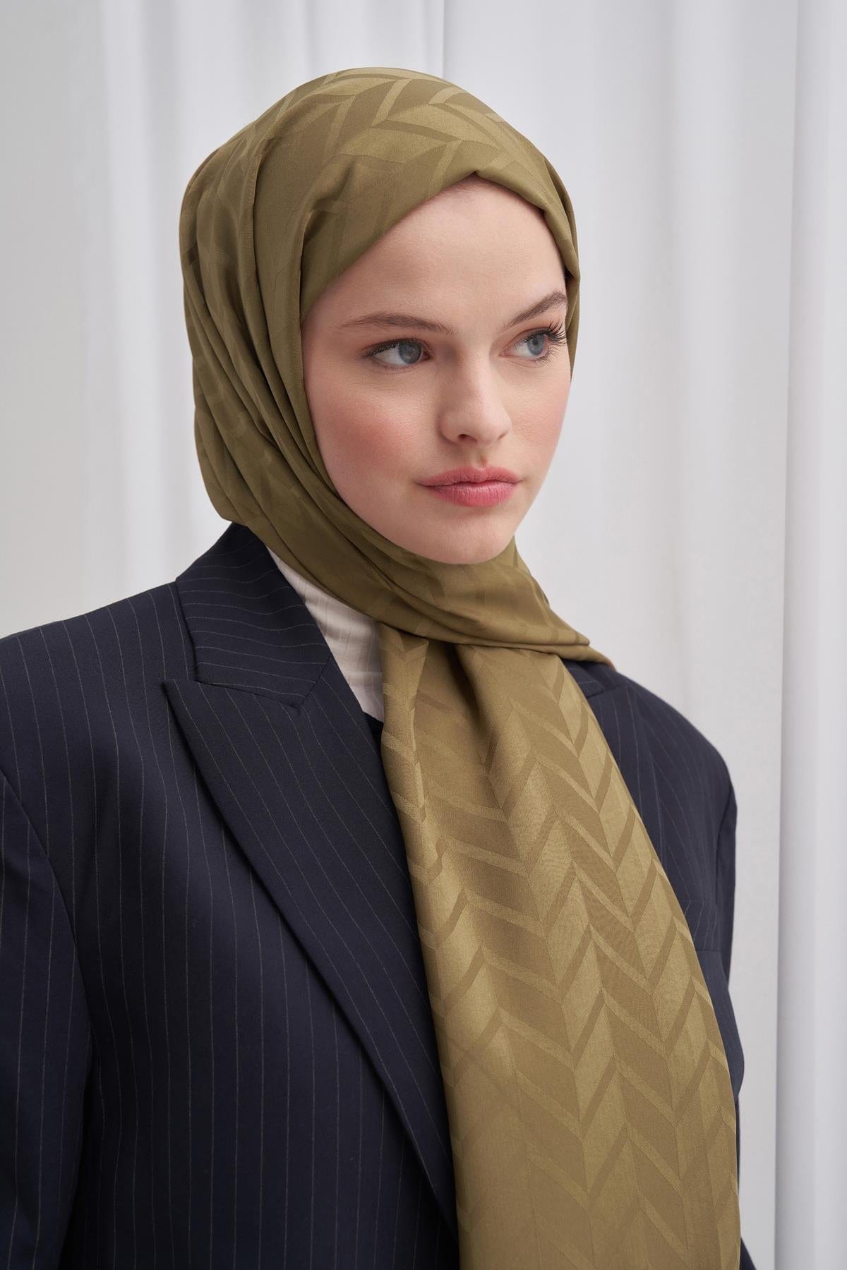 Diamond Pattern Cotton-Silk Scarf with Hazel