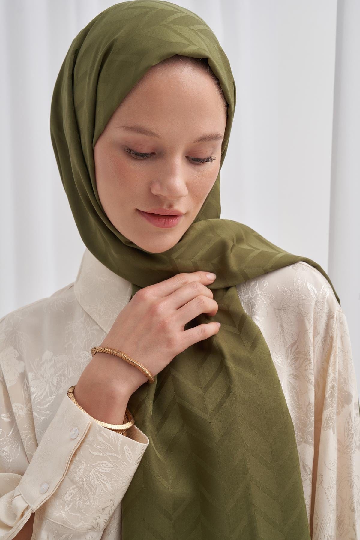 diamond-pattern-cotton-silk-scarf-with-olive-green-2496_ad470670-fc0a-43d7-8efc-ceb9b4dce748.jpg