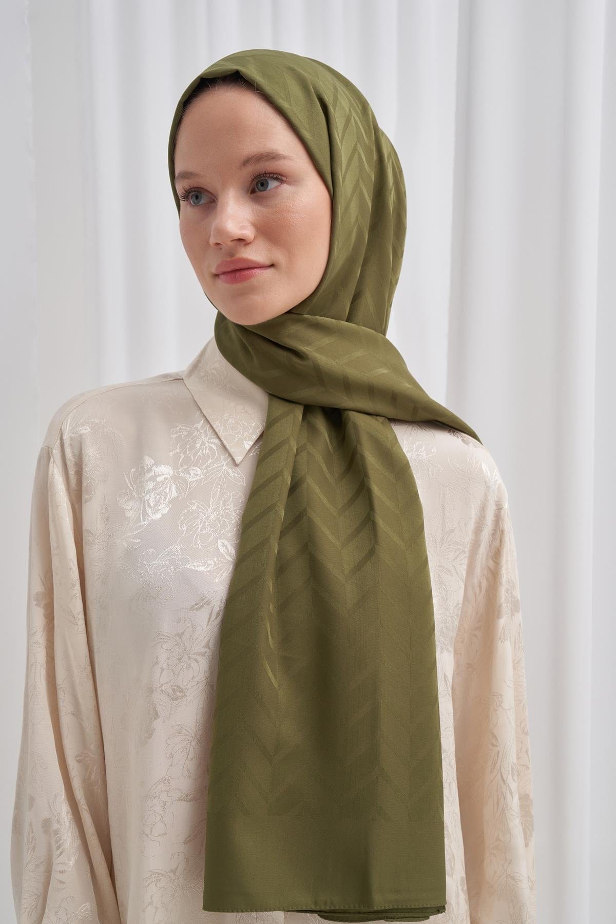 Diamond Pattern Cotton-Silk Scarf with Olive Green