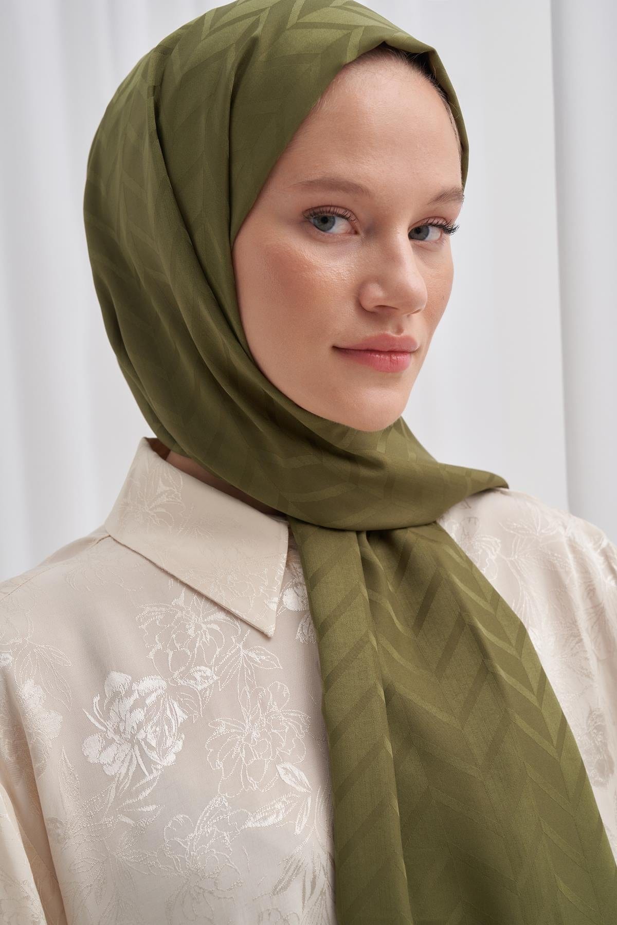 Diamond Pattern Cotton-Silk Scarf with Olive Green