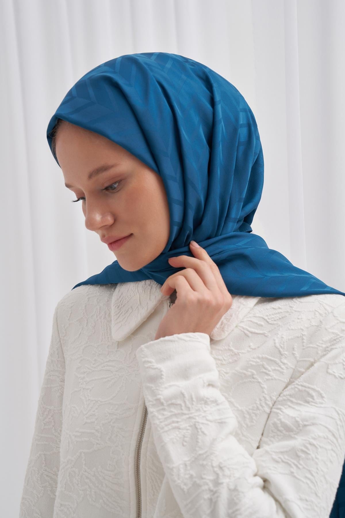 Diamond Pattern Cotton-Silk Scarf with Petrol Blue