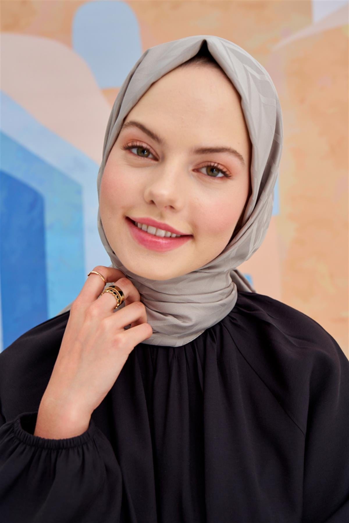 Diamond Pattern Cotton-Silk Scarf with Smoky