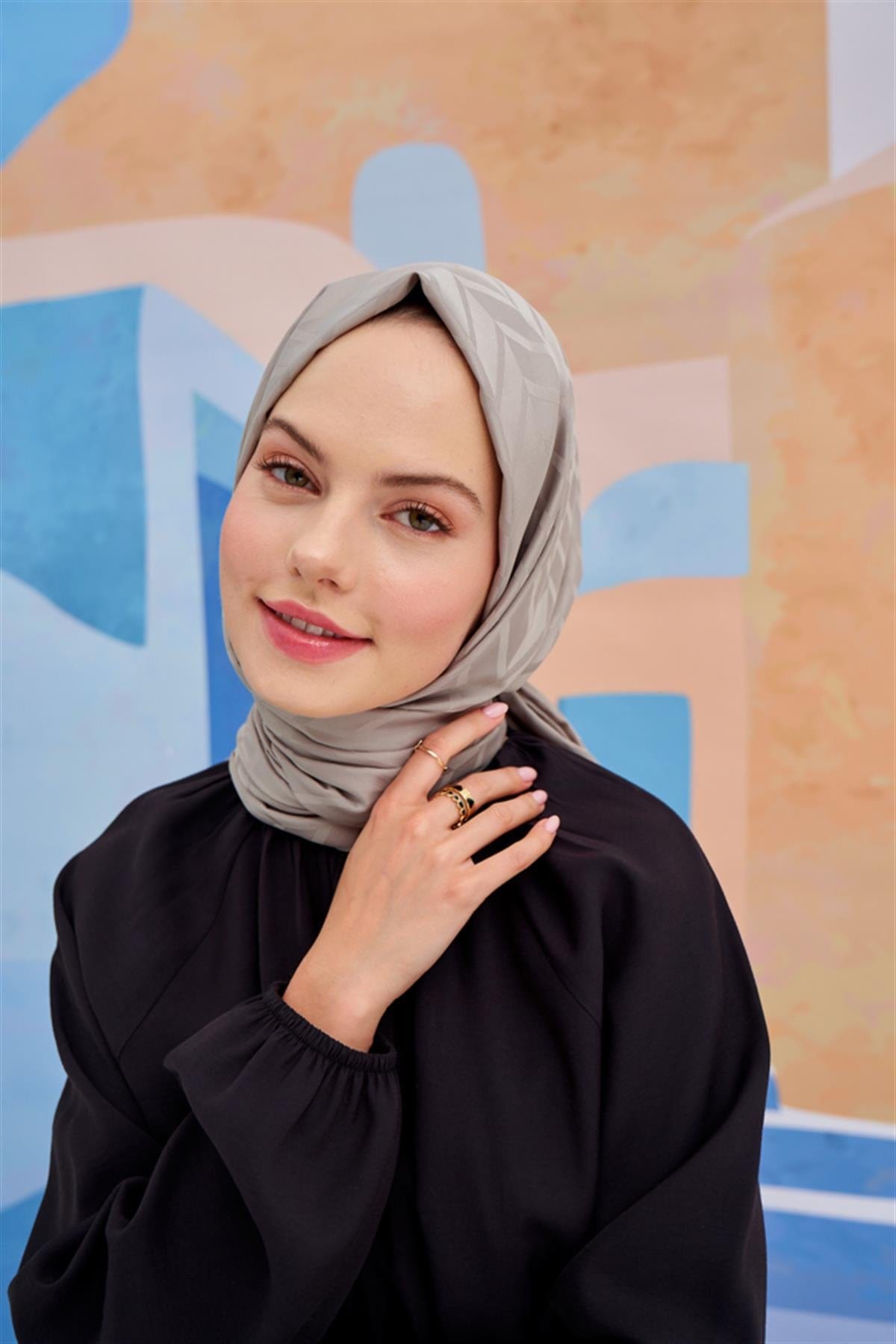 Diamond Pattern Cotton-Silk Scarf with Smoky