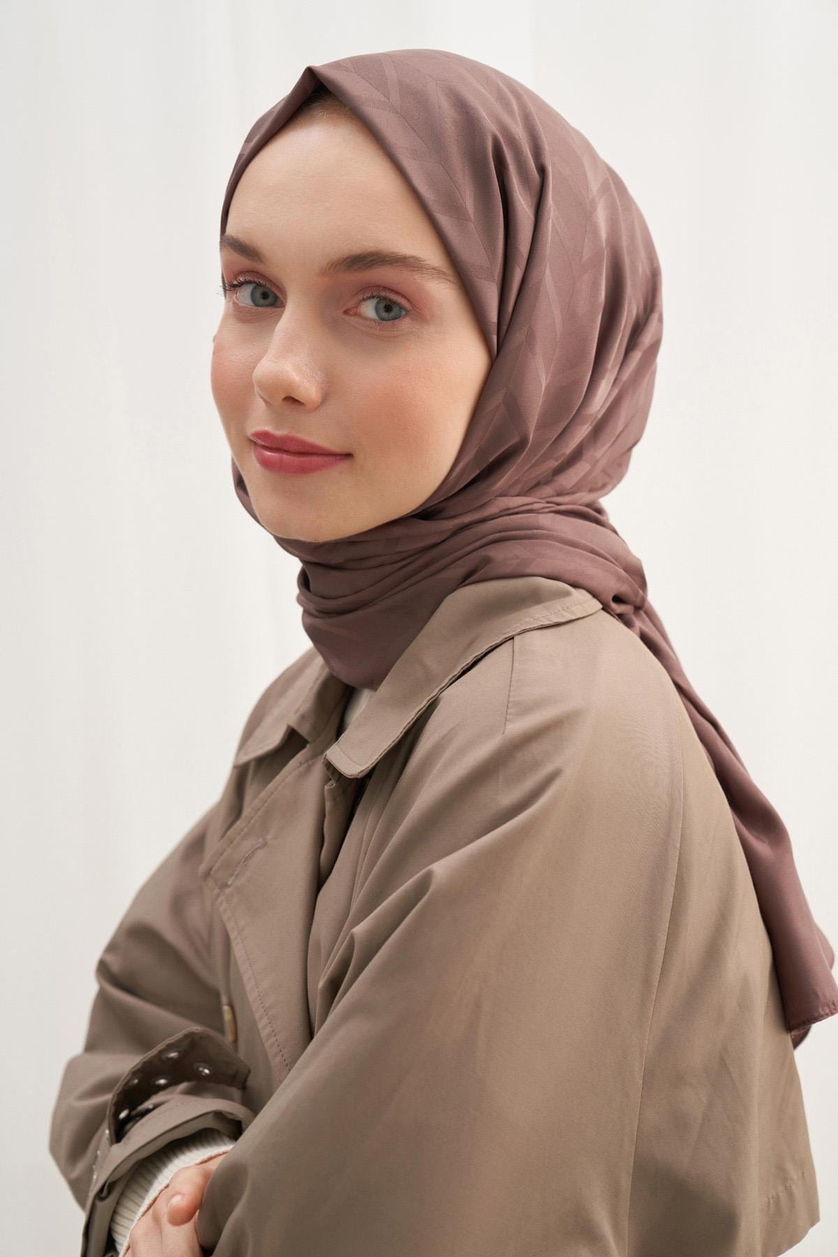 Diamond Pattern Cotton-Silk Scarf with Soft Brown