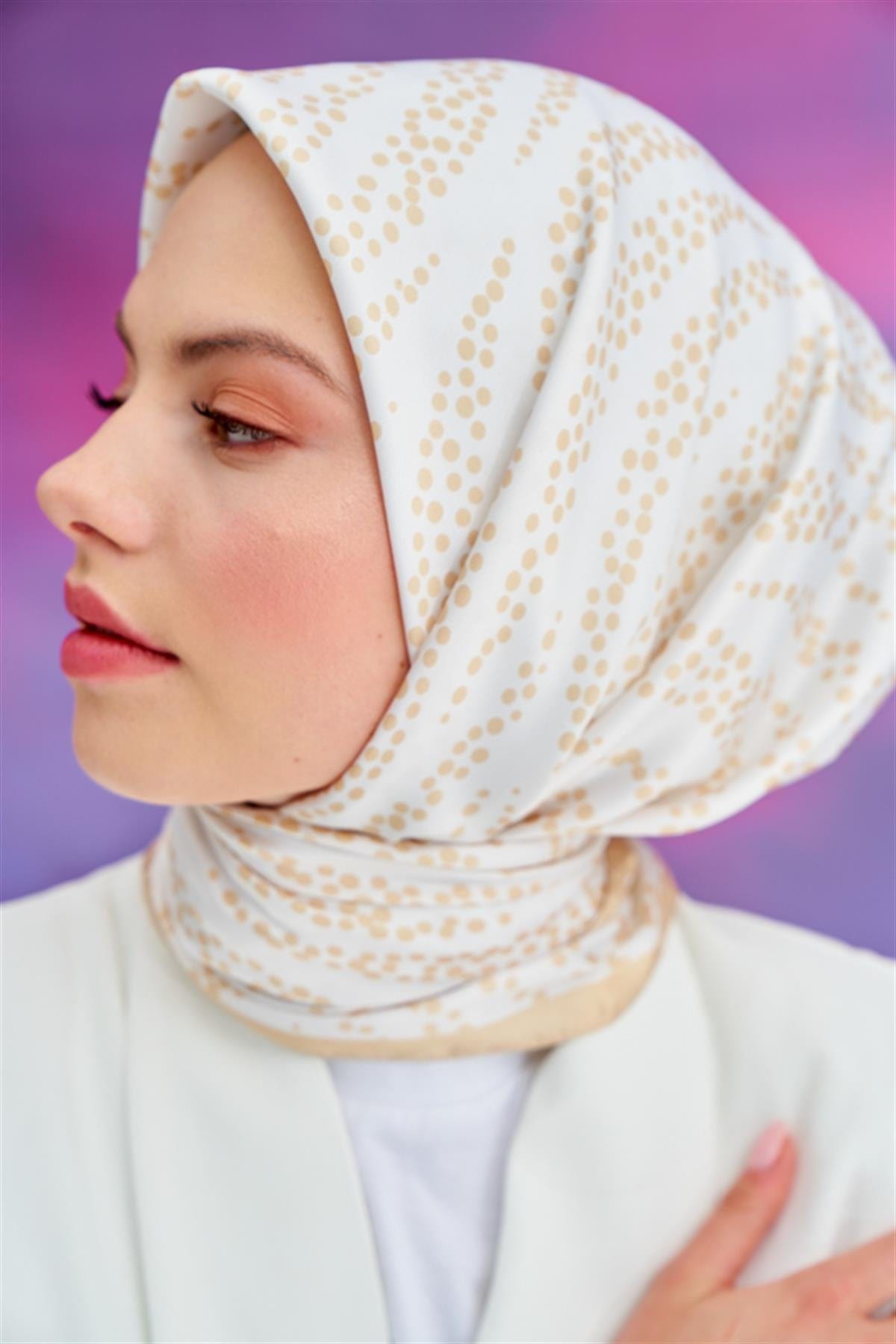 drop-pattern-twill-square-scarf-beige-1312.jpg