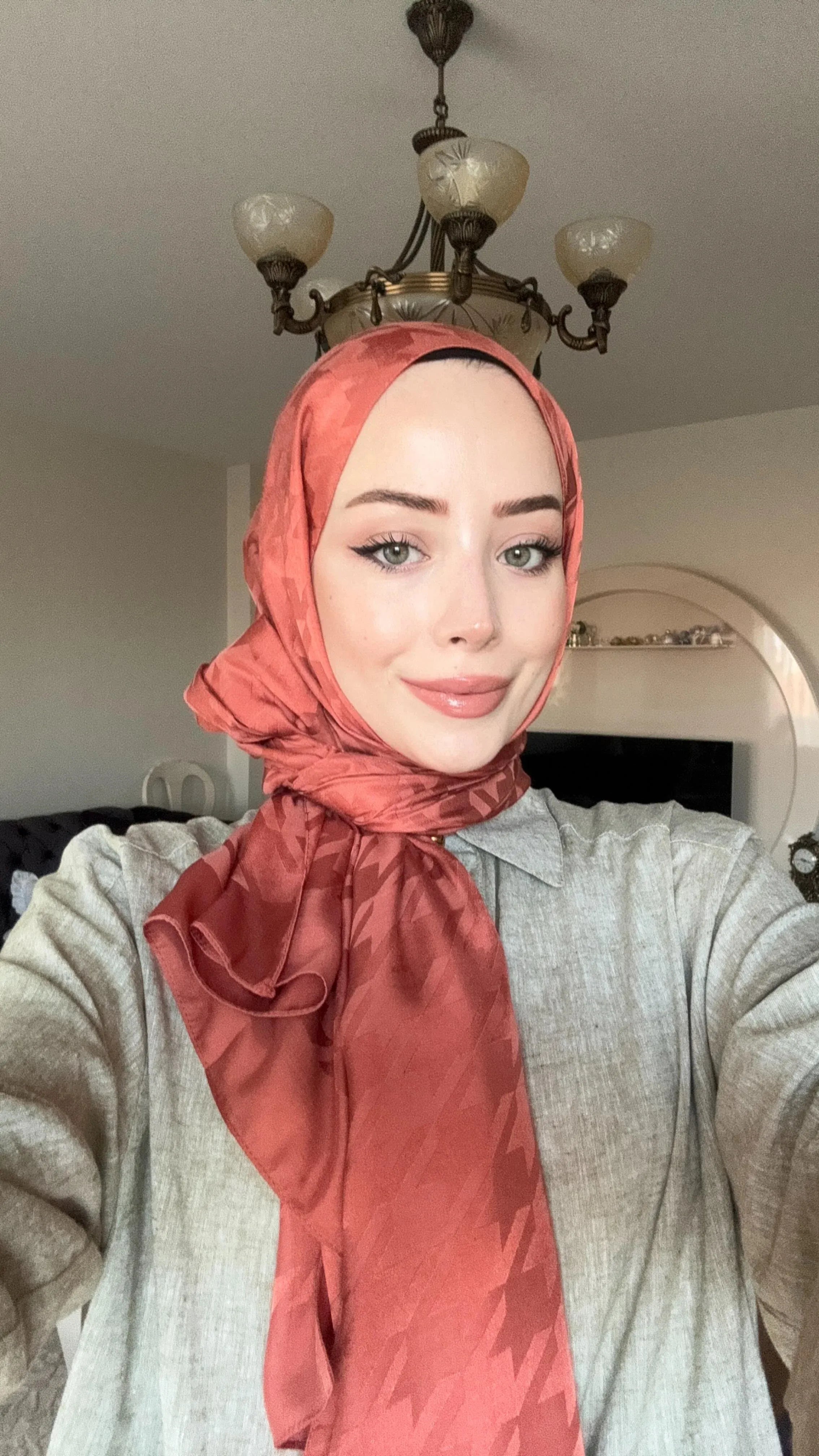 Duygu Goncu’s Choice: Houndstooth Jacquard Italian Silk Scarf Tile