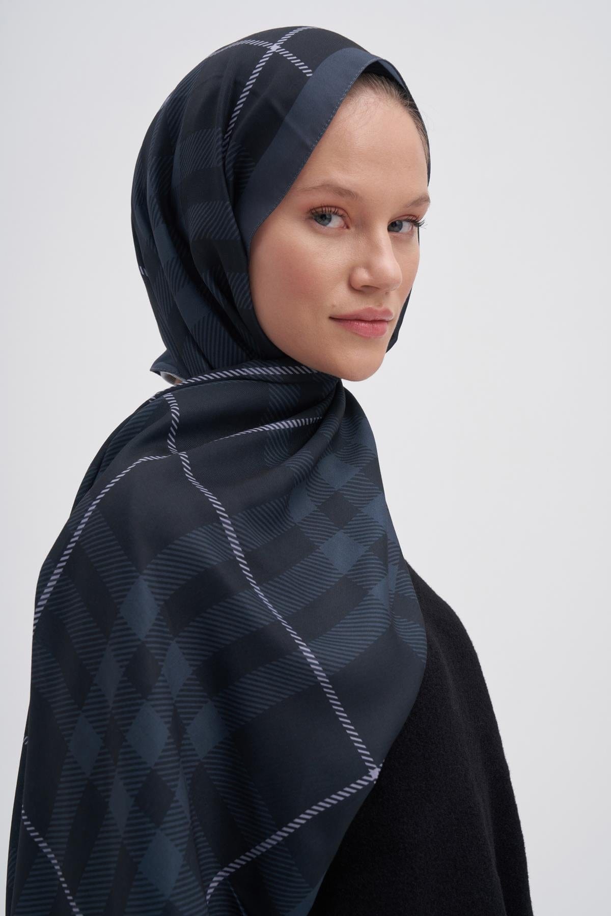 echo-cuadros-cotton-scarf-dark-green-1713_6c246b04-e325-4df7-8ade-f333b3a69cba.jpg
