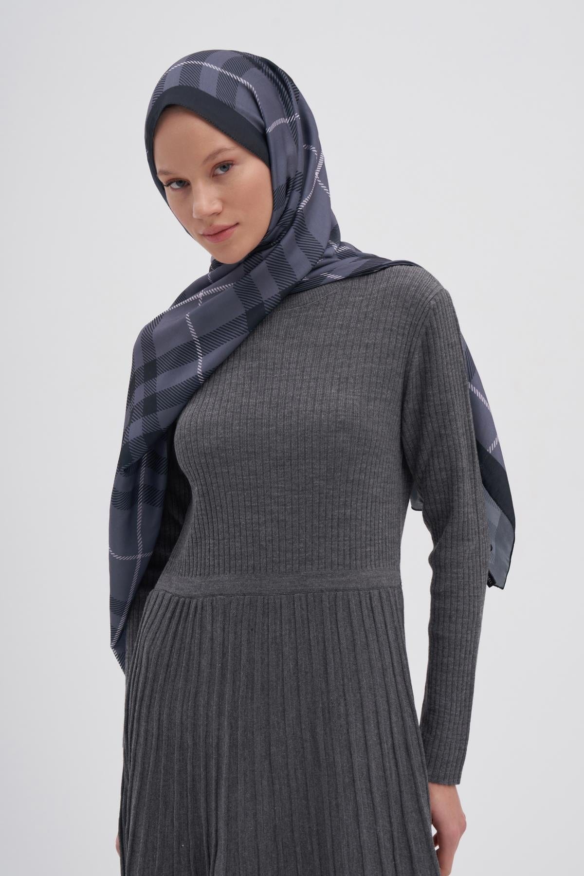 echo-cuadros-cotton-scarf-gray-1717.jpg