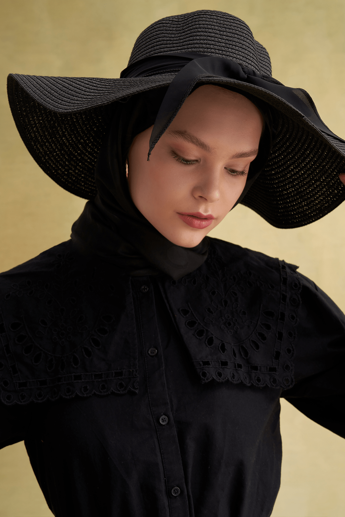 Elegant Straw Hat with Ribbon Detail Black