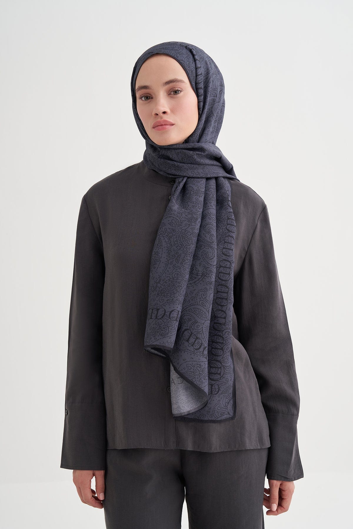 elenora-monogram-viscose-scarf-dark-4050.jpg