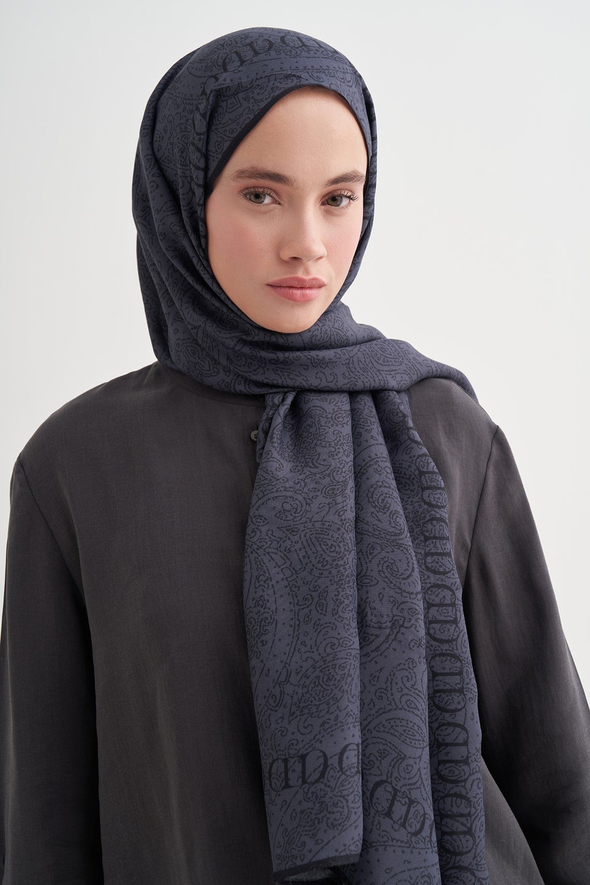 elenora-monogram-viscose-scarf-dark-4051.jpg