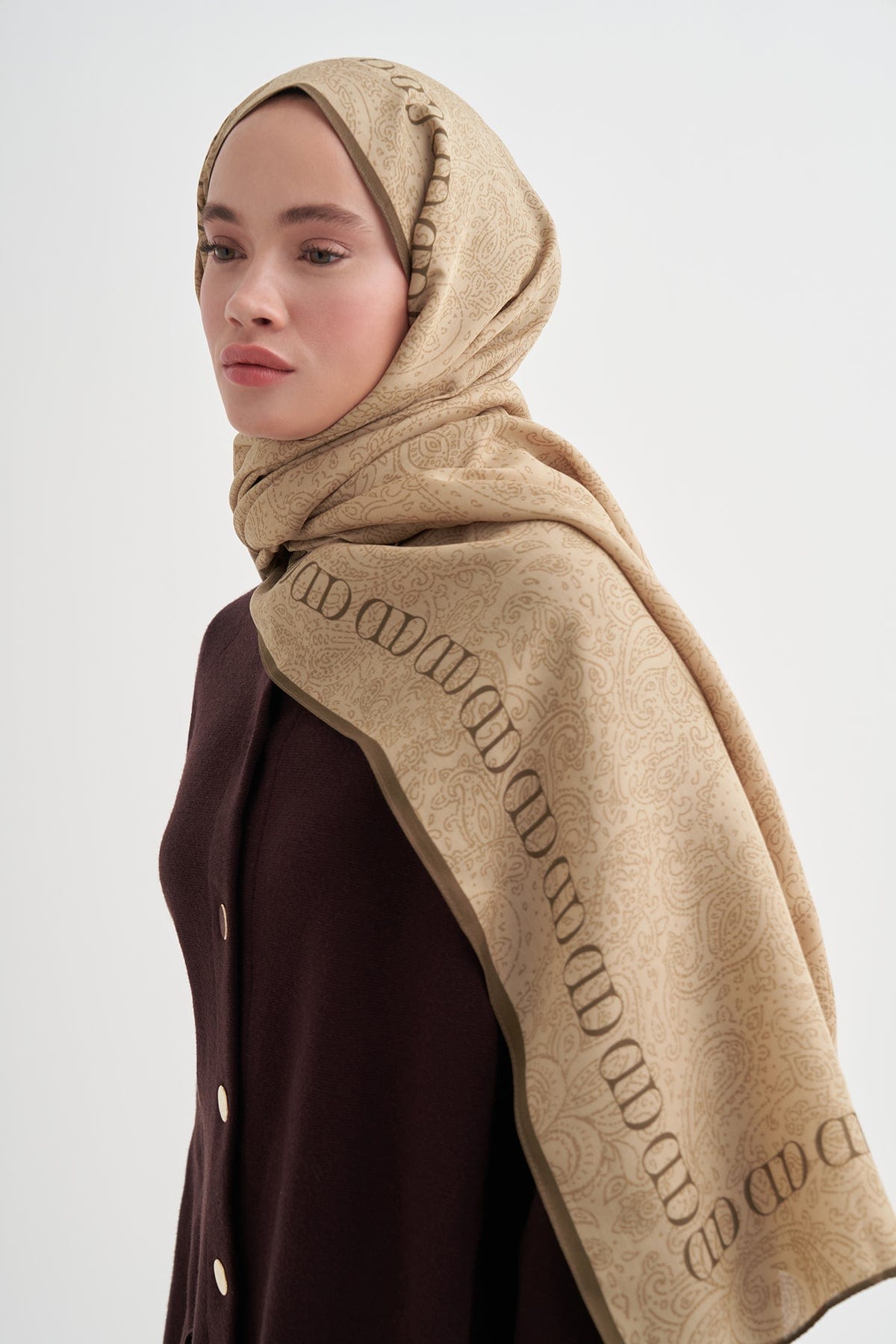elenora-monogram-viscose-scarf-dore-4040.jpg