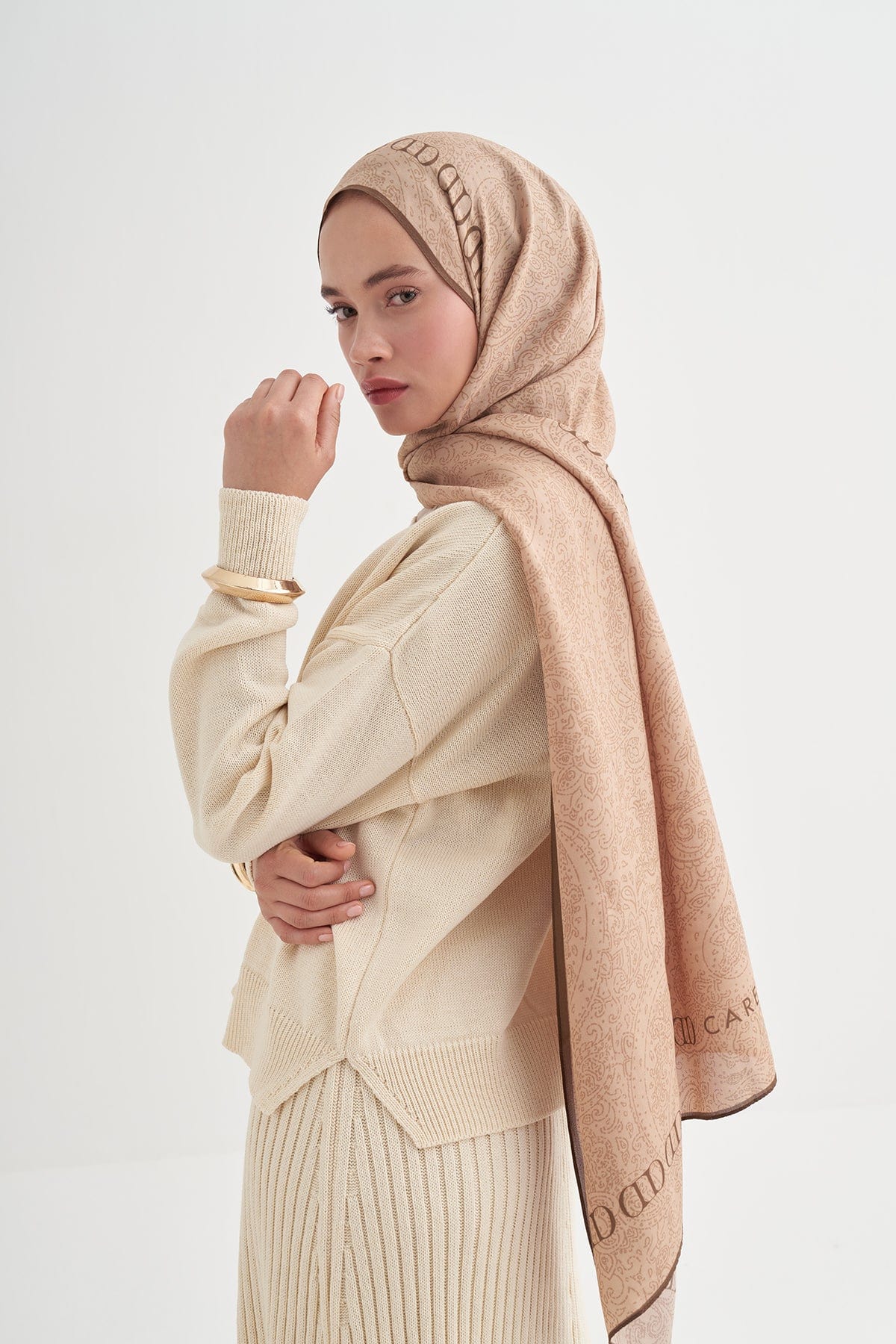 elenora-monogram-viscose-scarf-milk-coffee-4036.jpg