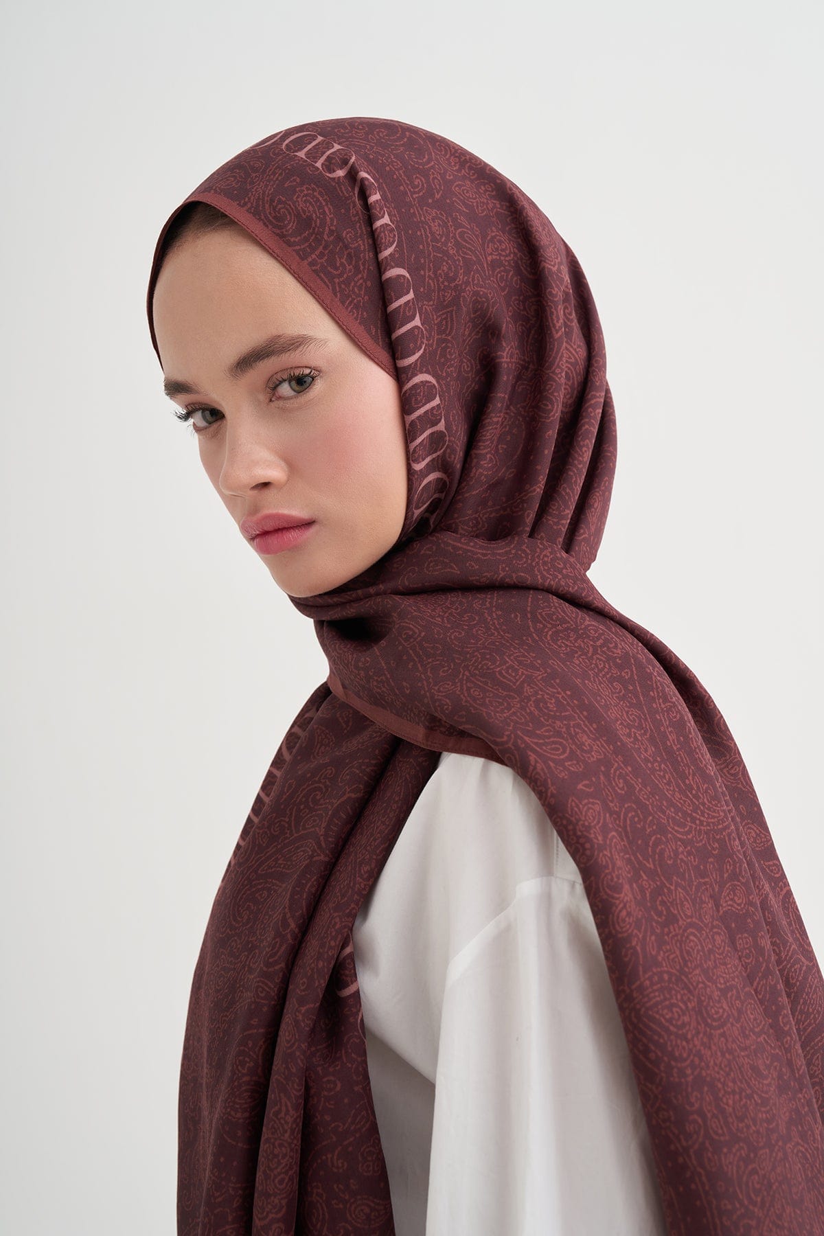 elenora-monogram-viscose-scarf-reddish-4067.jpg