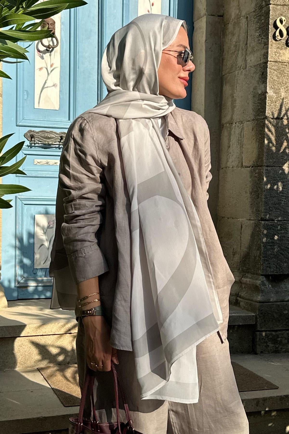 Elif Topdağ's Choice: Linea Monogram Viscose Scarf Gray