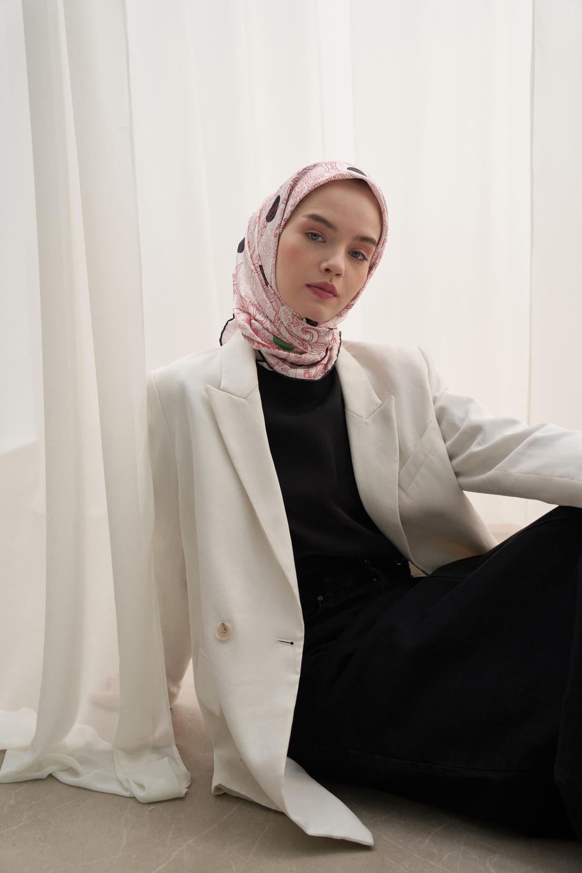Ethnic Pattern Twill Square Scarf