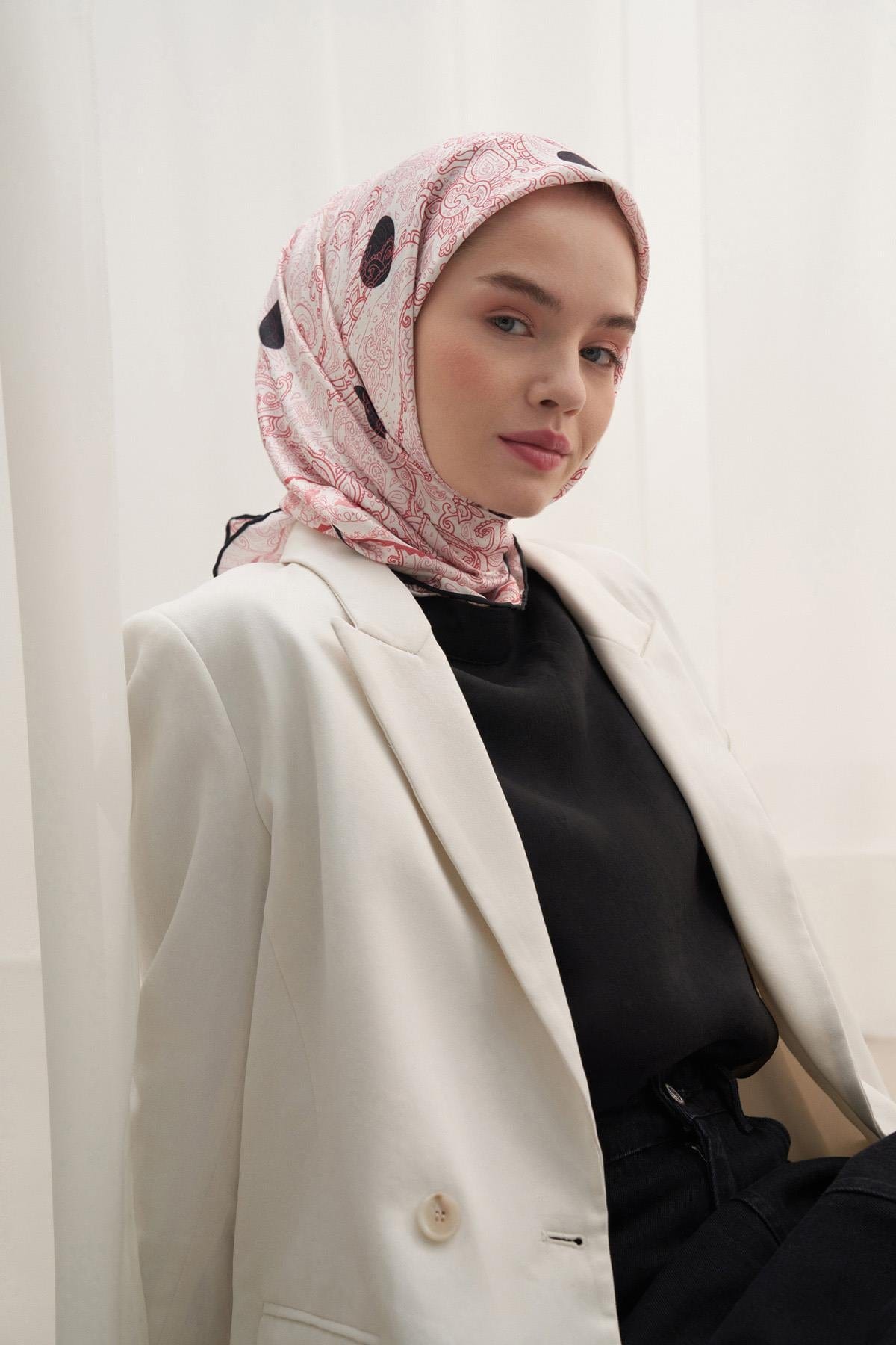 Ethnic Pattern Twill Square Scarf