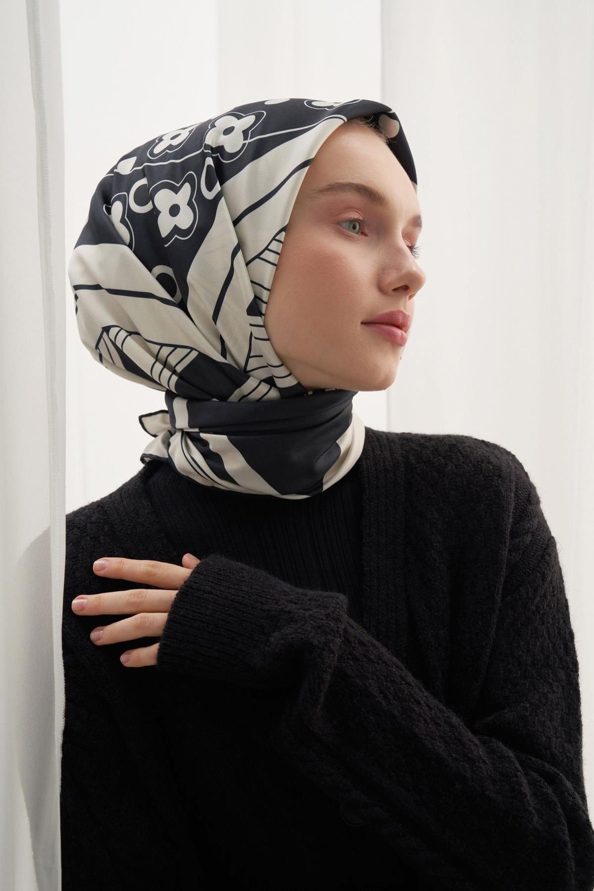 eva-pattern-twill-square-scarf-1254.jpg