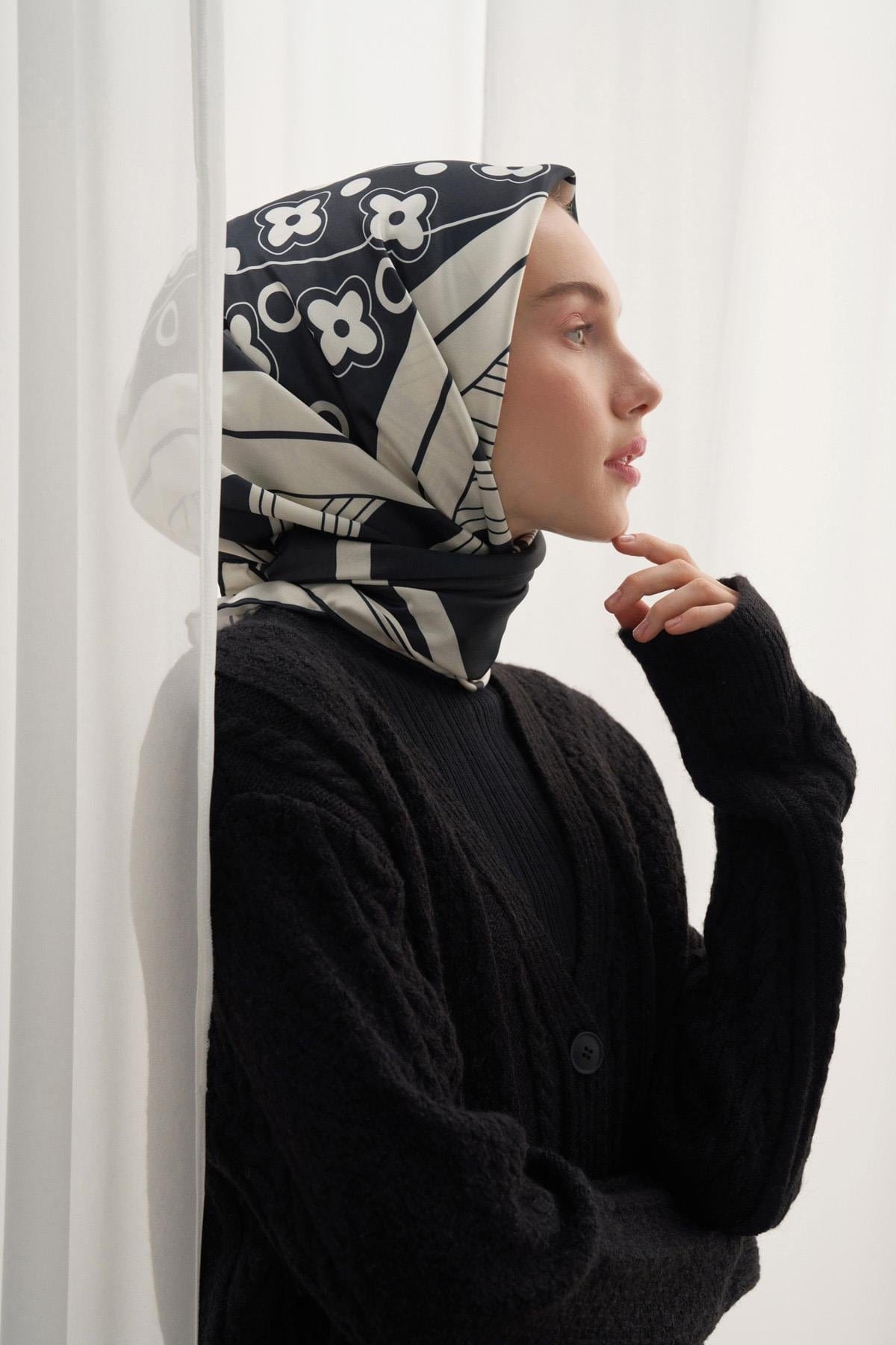 Eva Pattern Twill Square Scarf