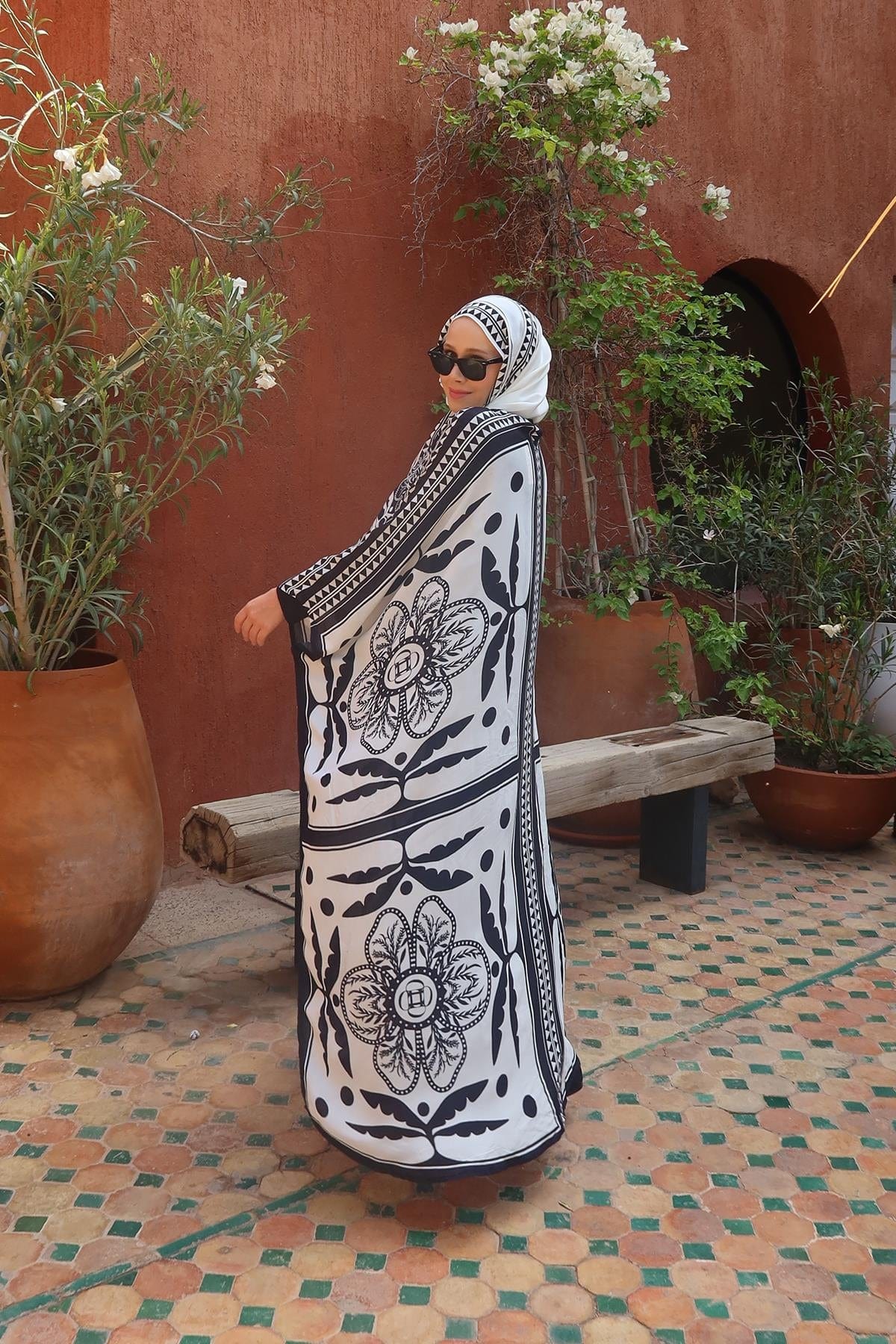 feyza-hakyemez-s-choice-atlas-viscose-kaftan-black-1673.jpg