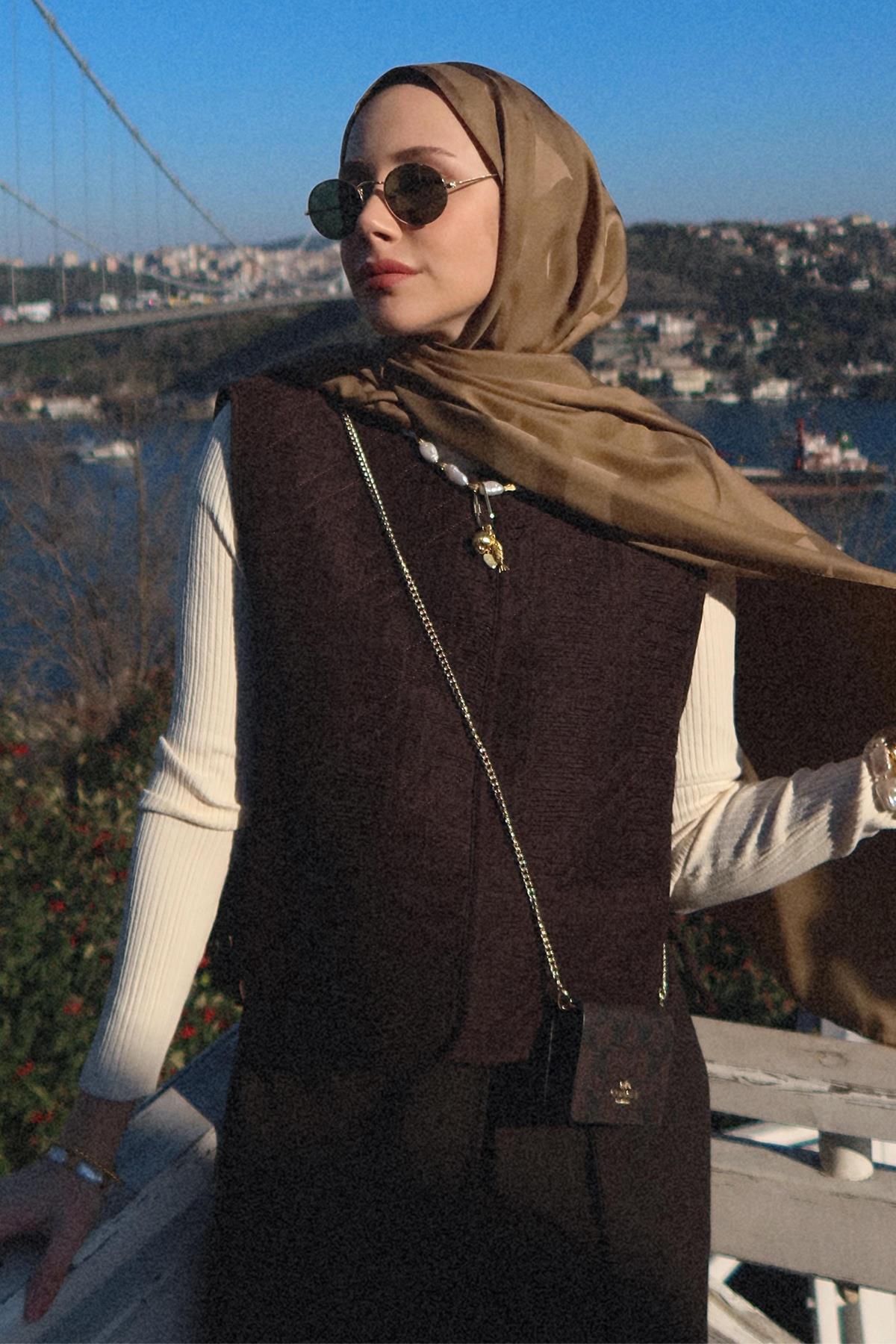 feyza-hakyemez-s-choice-c-pattern-monogram-cotton-silk-scarf-vine-1656.jpg