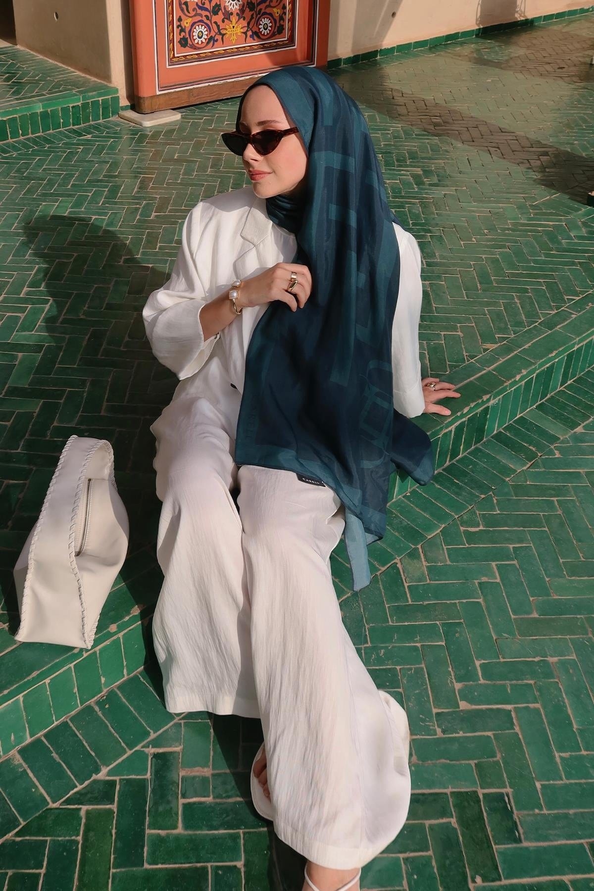 feyza-hakyemez-s-choice-glamour-monogram-viscose-scarf-emerald-green-1450.jpg