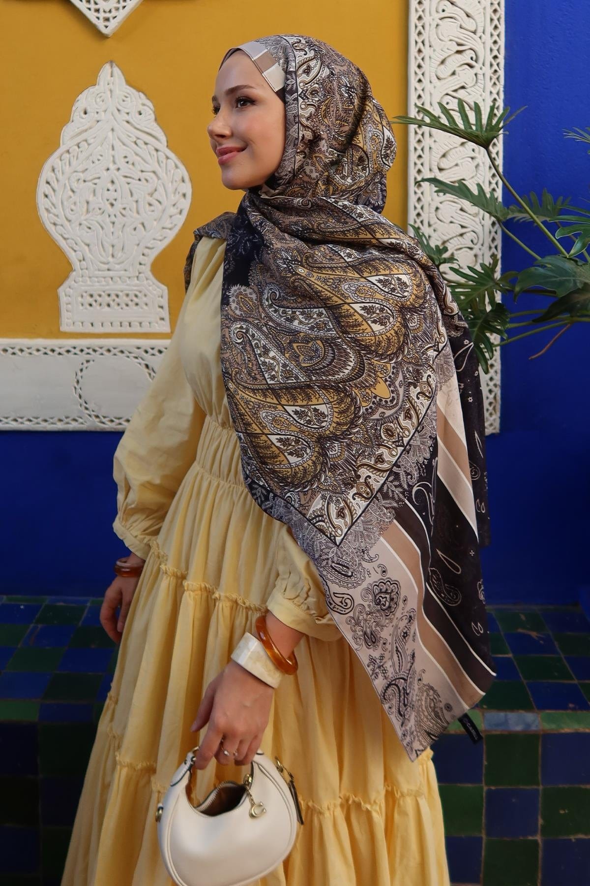 feyza-hakyemez-s-choice-ivory-vela-viscose-scarf-mink-2293.jpg