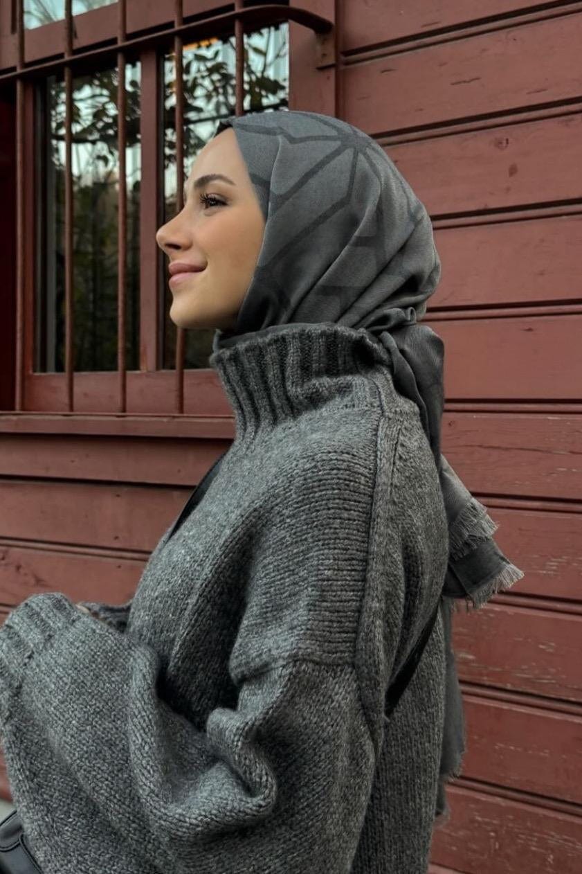 feyza-s-choice-vence-double-sided-geometric-pattern-scarf-anthracite-1120.jpg