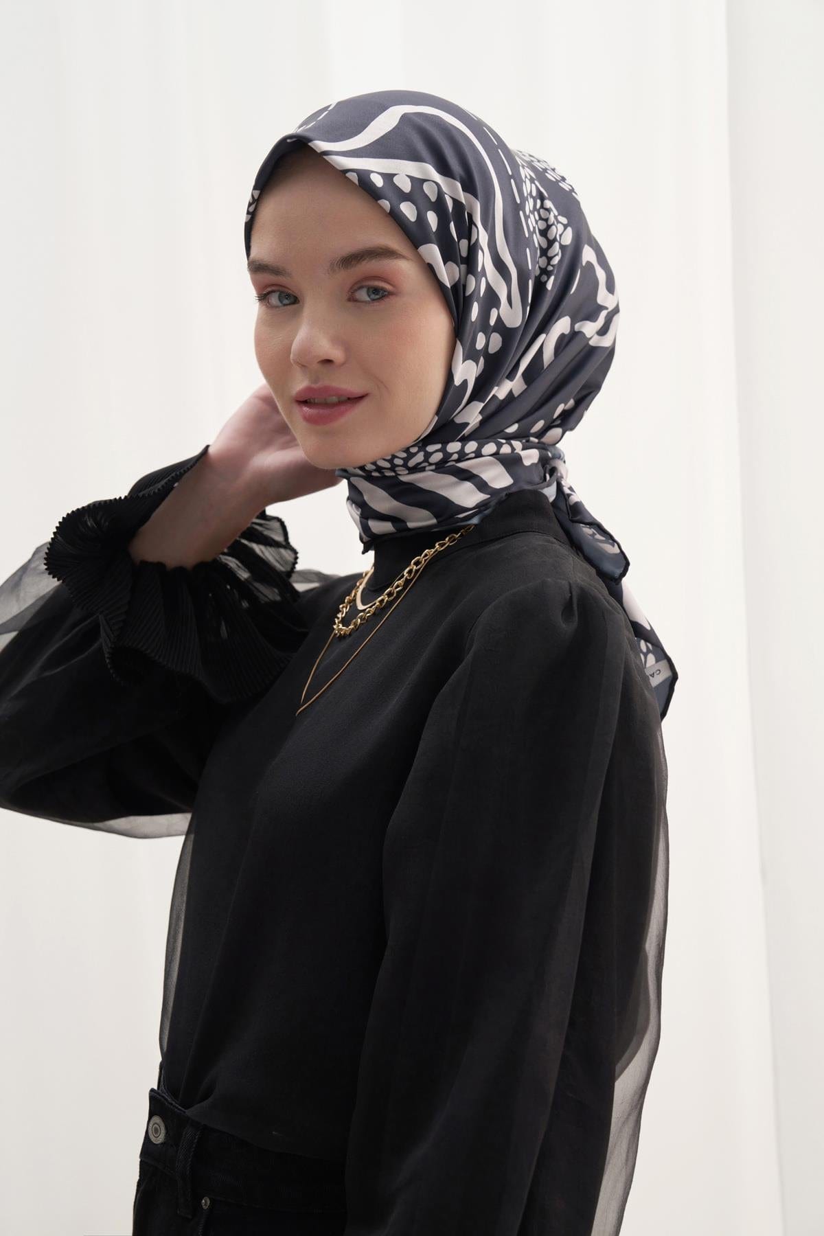 fiona-pattern-twill-square-scarf-1235.jpg