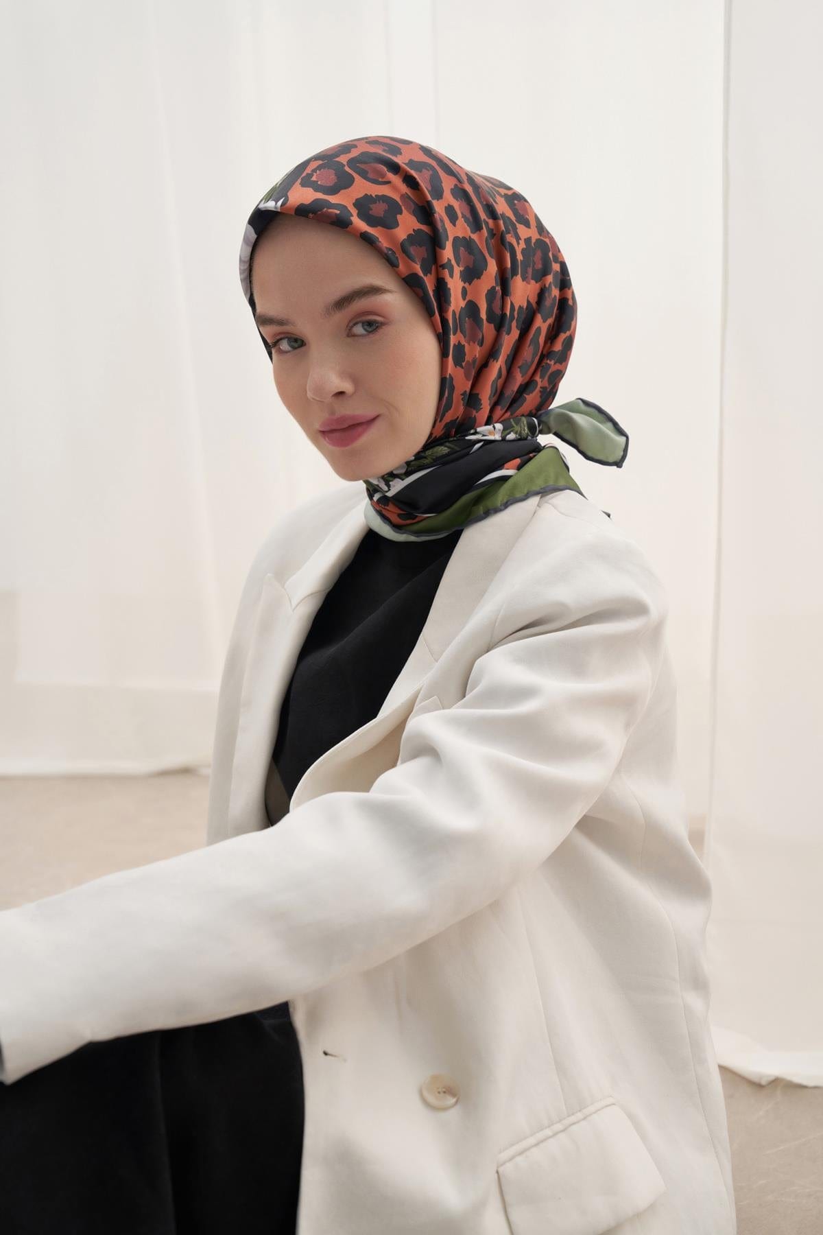 Floral Leopard Pattern Twill Square Scarf