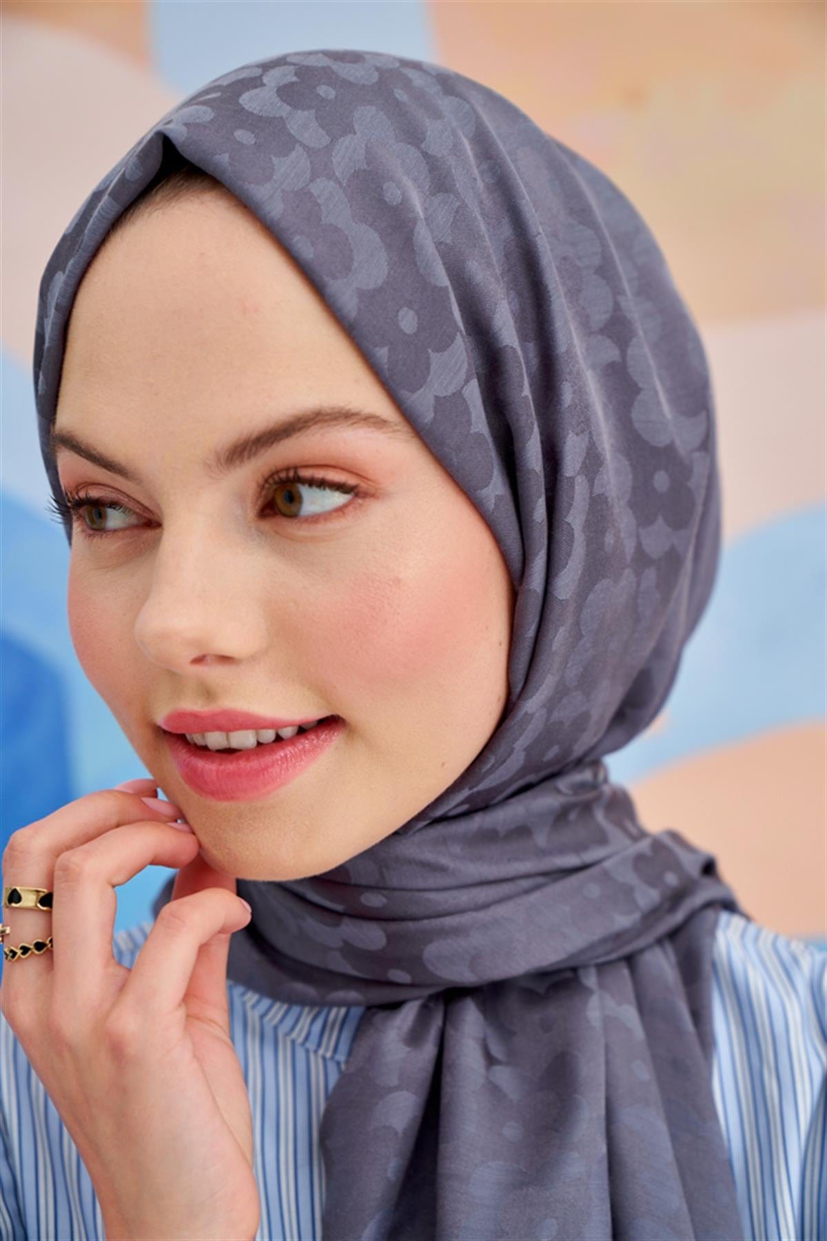 floral-pattern-jacquard-italian-silk-scarf-grey-3212_a8199c7f-823b-4538-9896-4763cc48f7b6.jpg