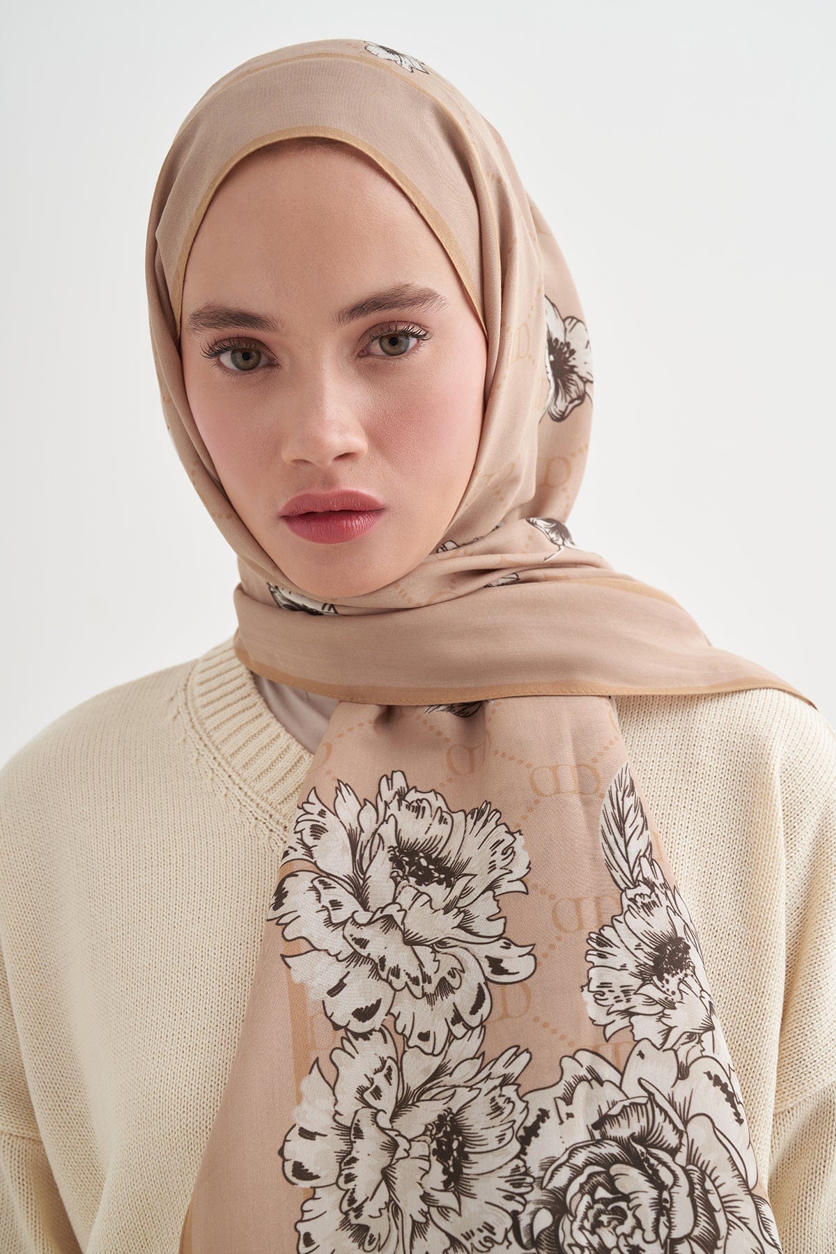 floriva-monogram-viscose-scarf-ivory-4001.jpg