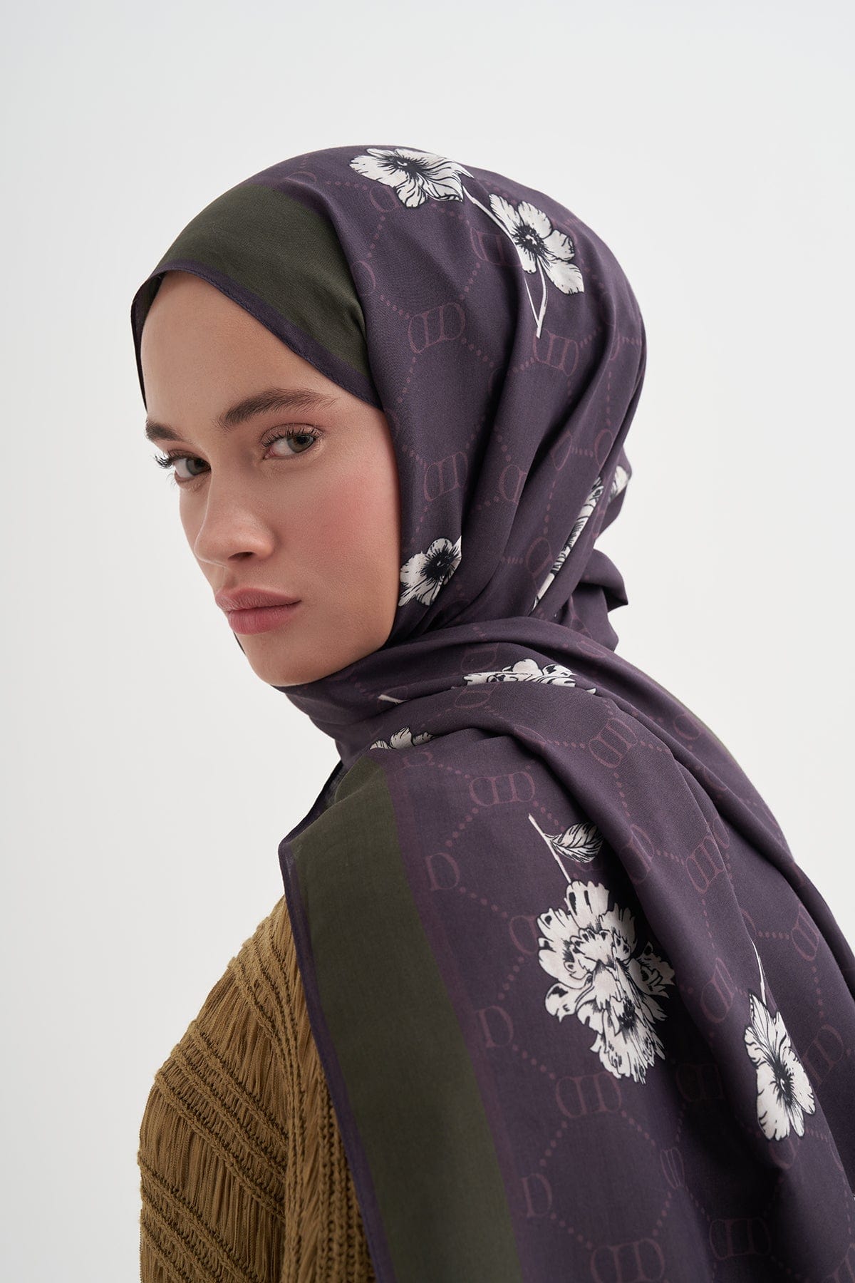 floriva-monogram-viscose-scarf-purple-3885.jpg