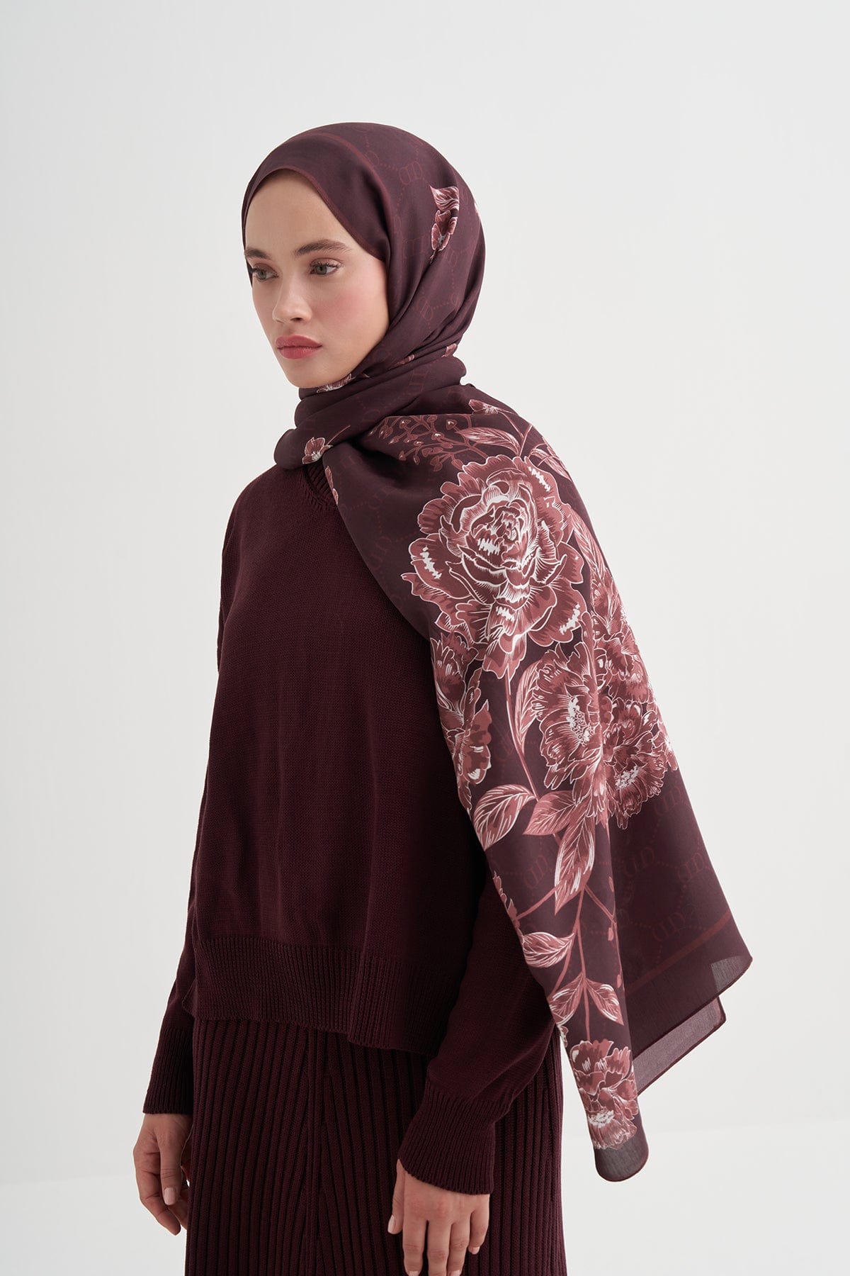 floriva-monogram-viscose-scarf-reddish-4006.jpg