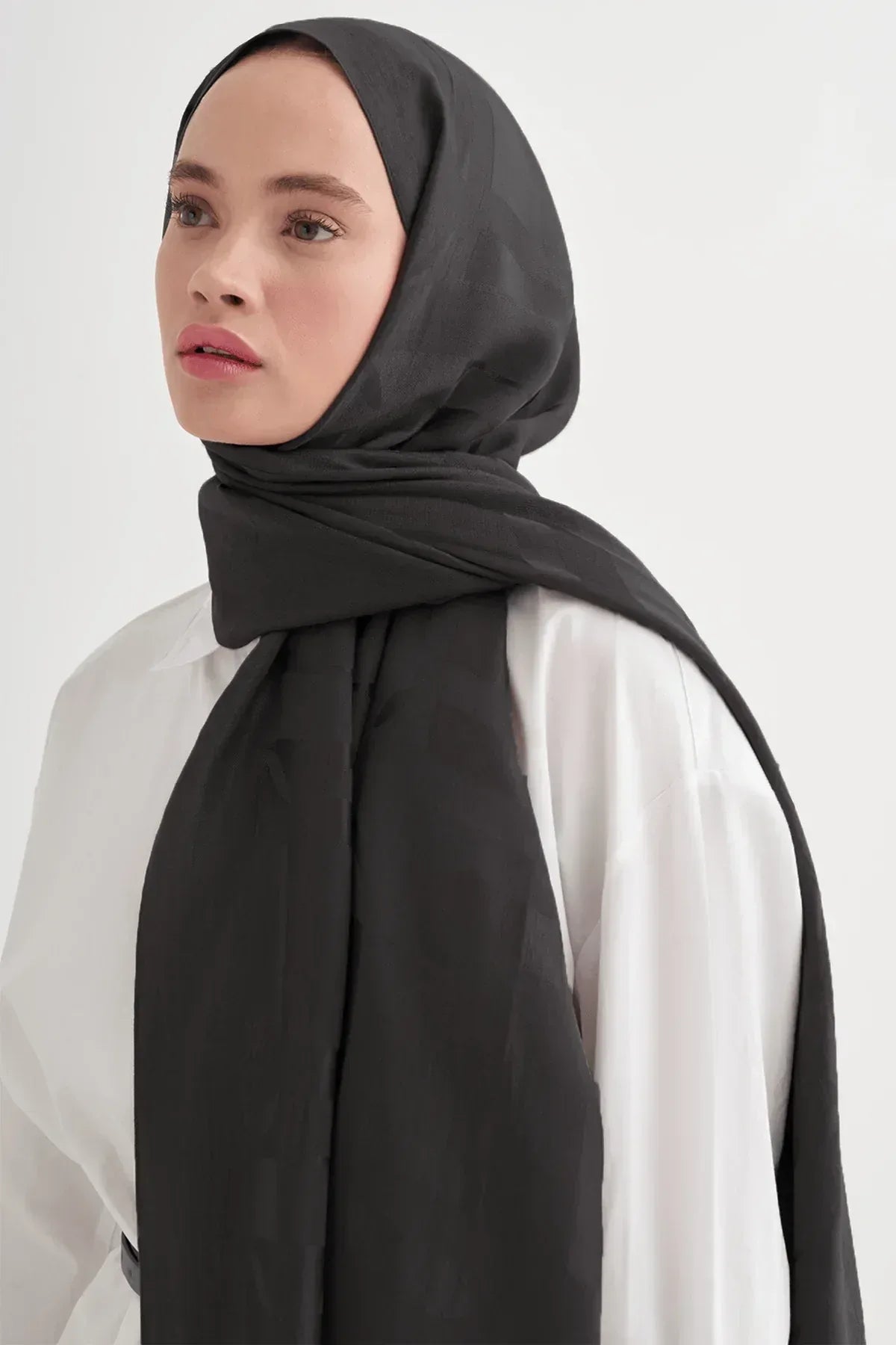 geometric-pattern-liora-cotton-scarf-dark-anthracite-5425 - Carell Hijab