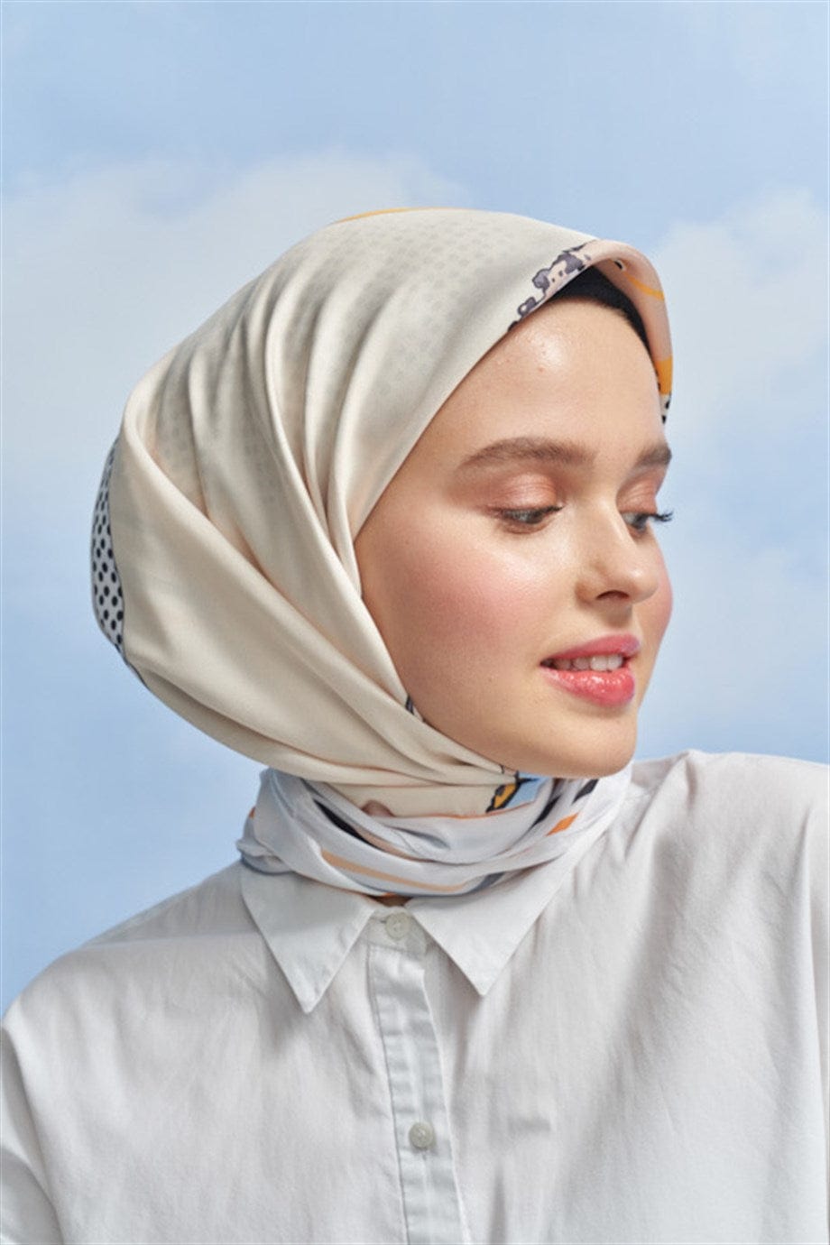 Geometric Pattern Twill Square Scarf Beige