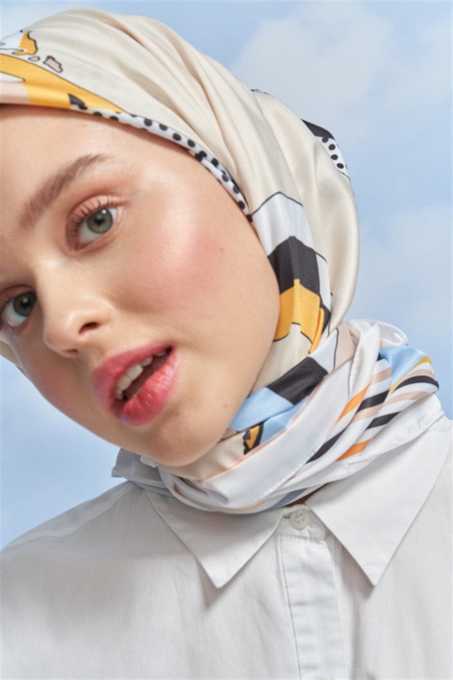 Geometric Pattern Twill Square Scarf Beige