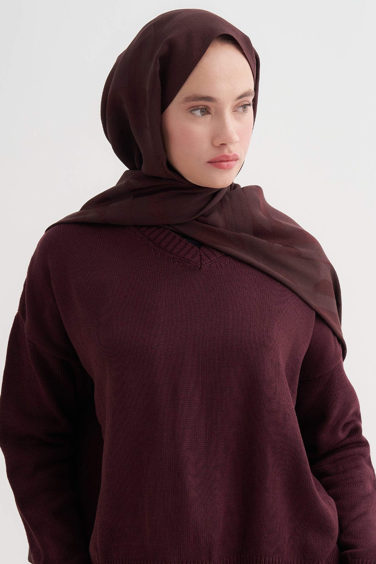 geometrik-pattern-liora-cottton-scarf-damson-3706.jpg