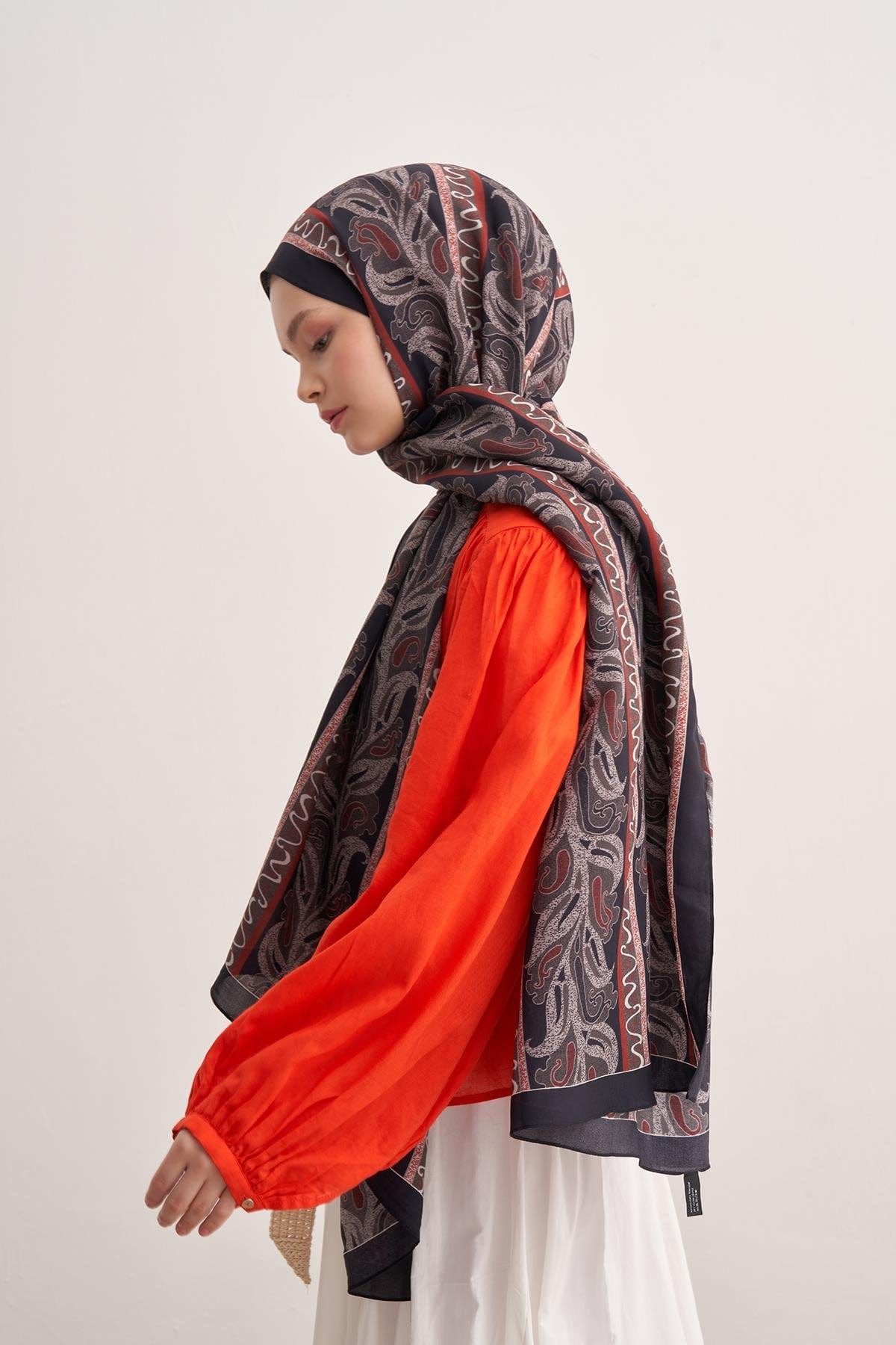 glow-vela-viscose-scarf-black-2359.jpg