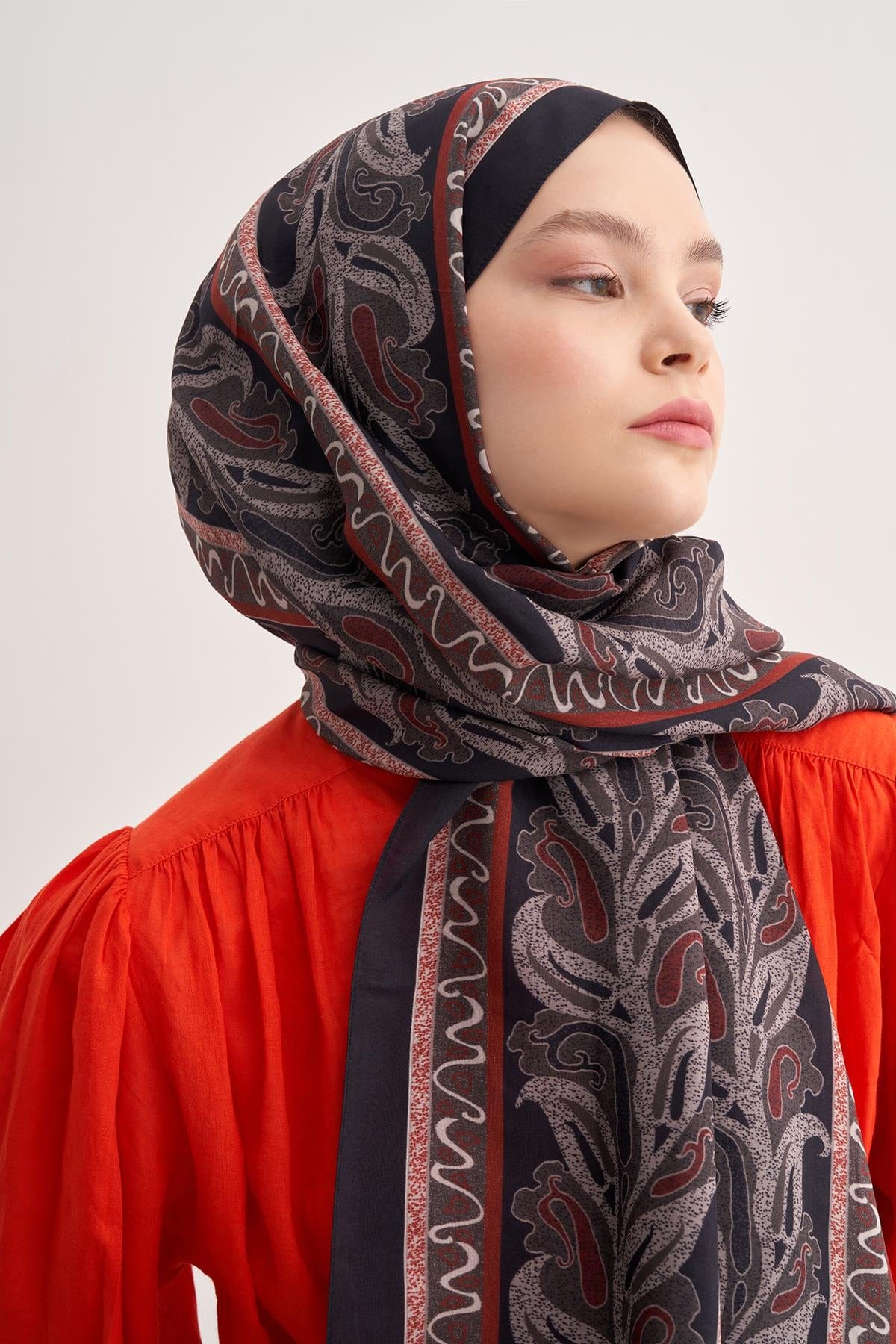 Glow Vela Viscose Scarf Black