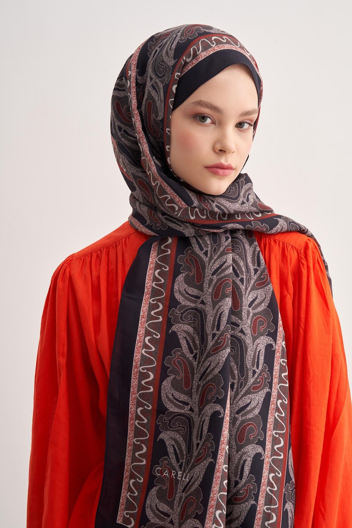 Glow Vela Viscose Scarf Black
